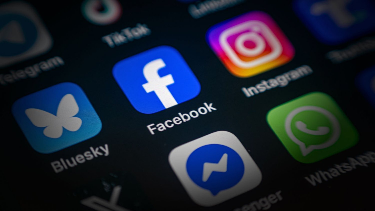 Facebook i Instagram mają potężną awarię. Ludzie masowo zgłaszają problemy