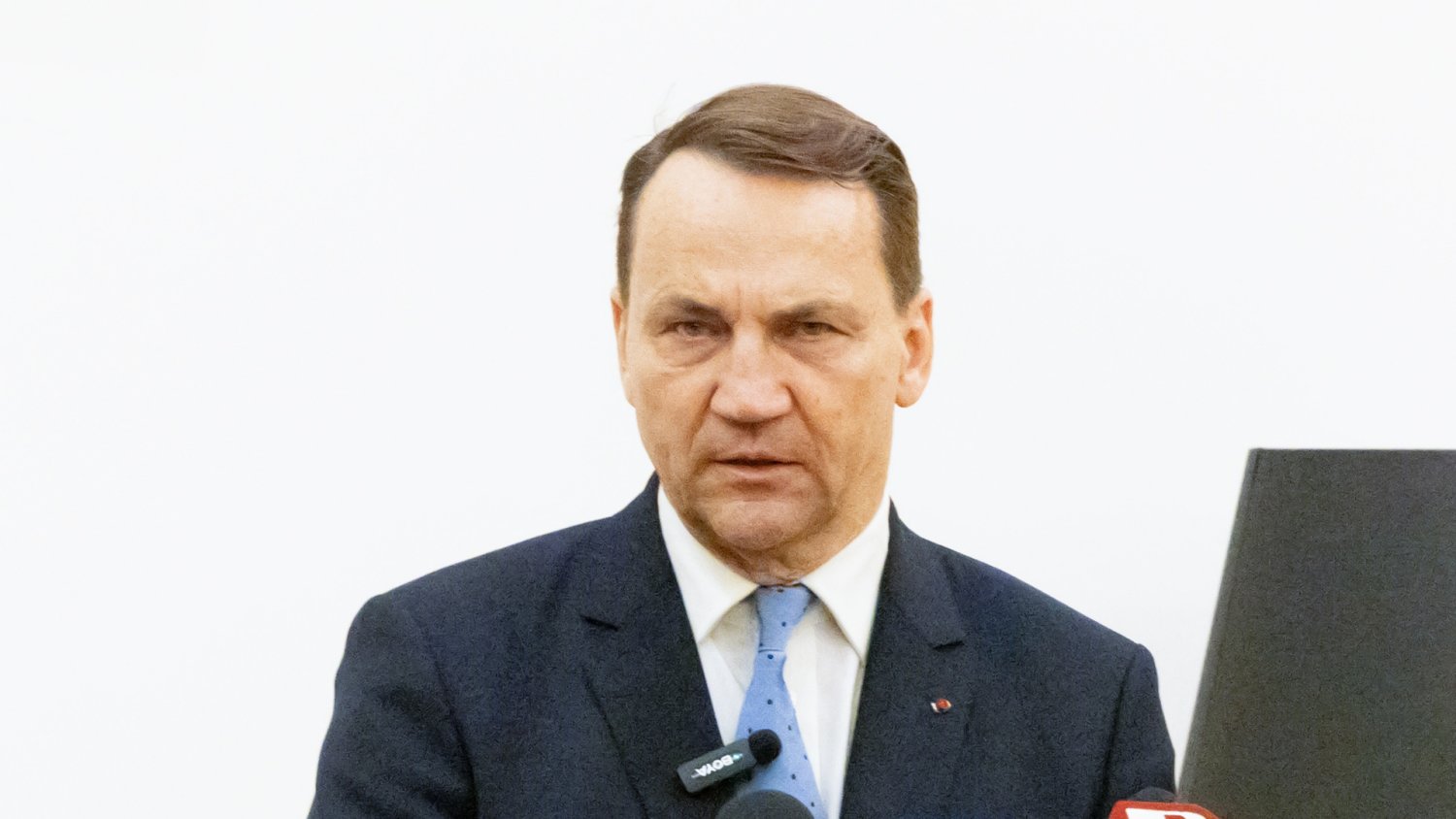 Śledztwo ws. zdrady umorzone. Sikorski nie oszczędził "kłamców smoleńskich"