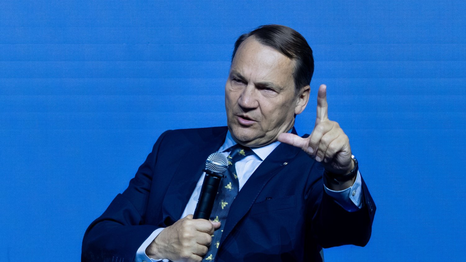 Sikorskiemu wystarczyły 3 zdania po tyradzie Czarnka. "Odbiera im rozum" Radosław Sikorski