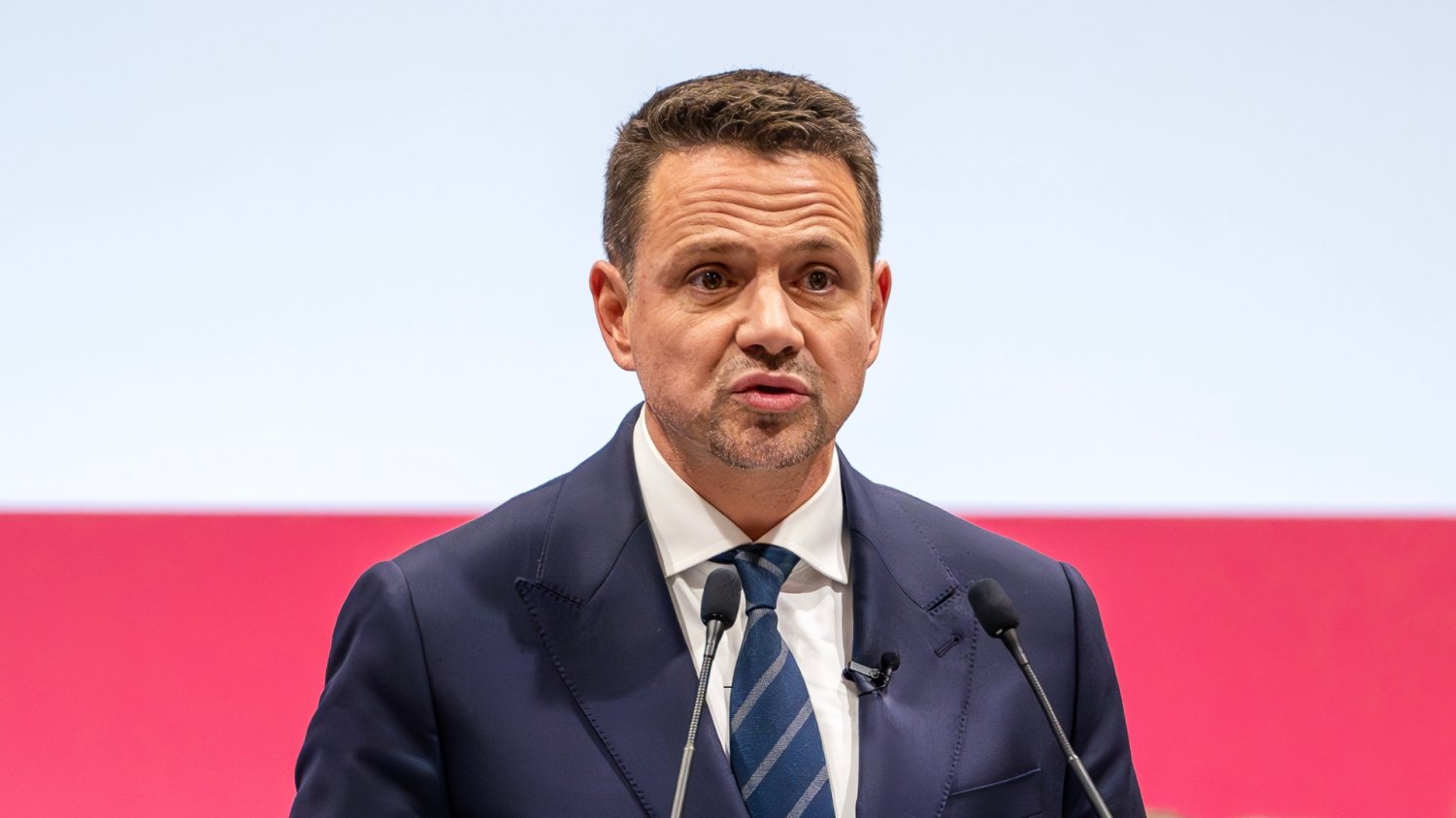 Trzaskowski tłumaczył się z afery w Szpitalu Płd. Na sali chaos i okrzyki Rafał Trzaskowski