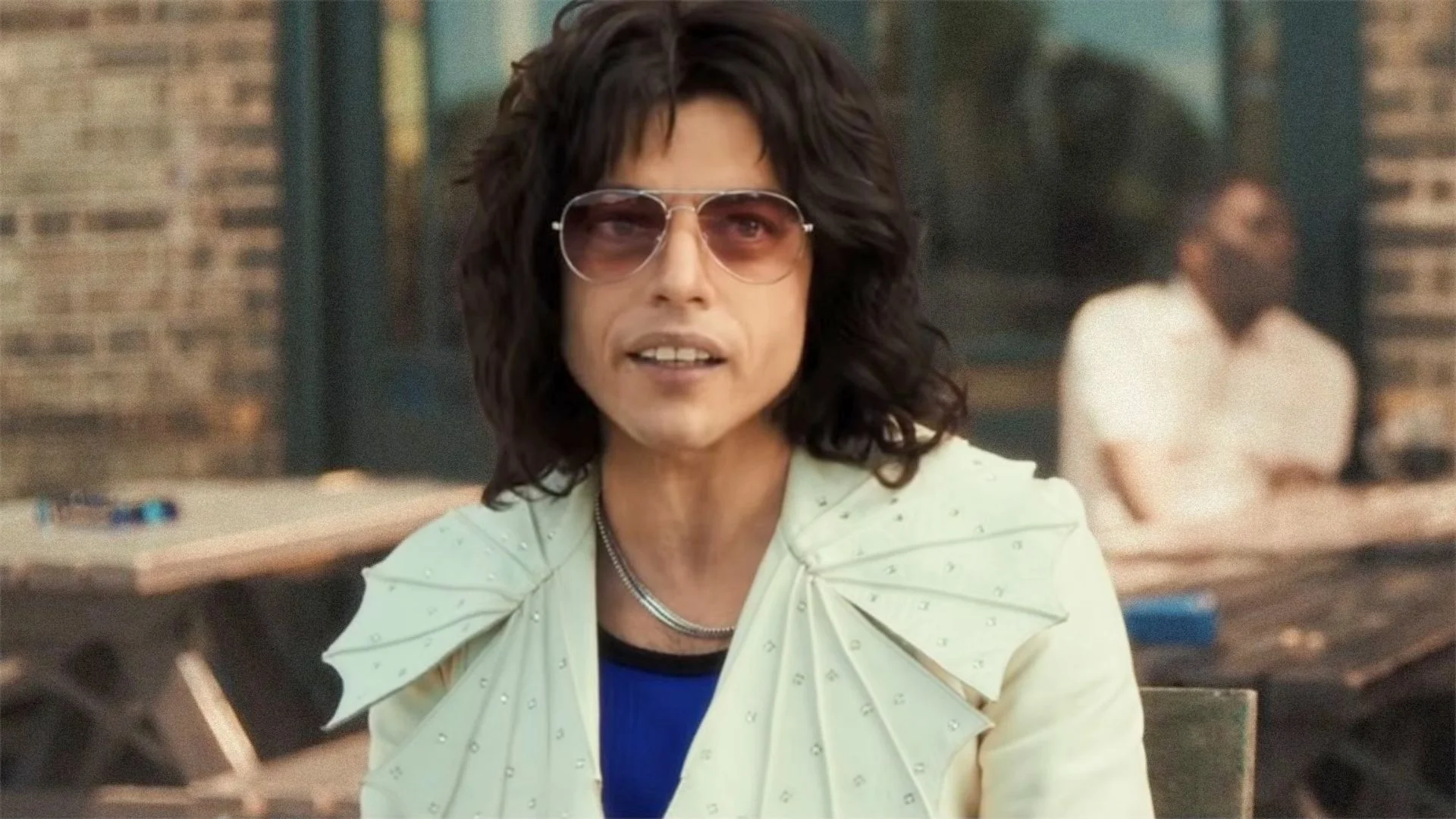 film Bohemian Rhapsody nie jest dobry Rami Malek jako Freddie Mercury w Bohemian Rhapsody