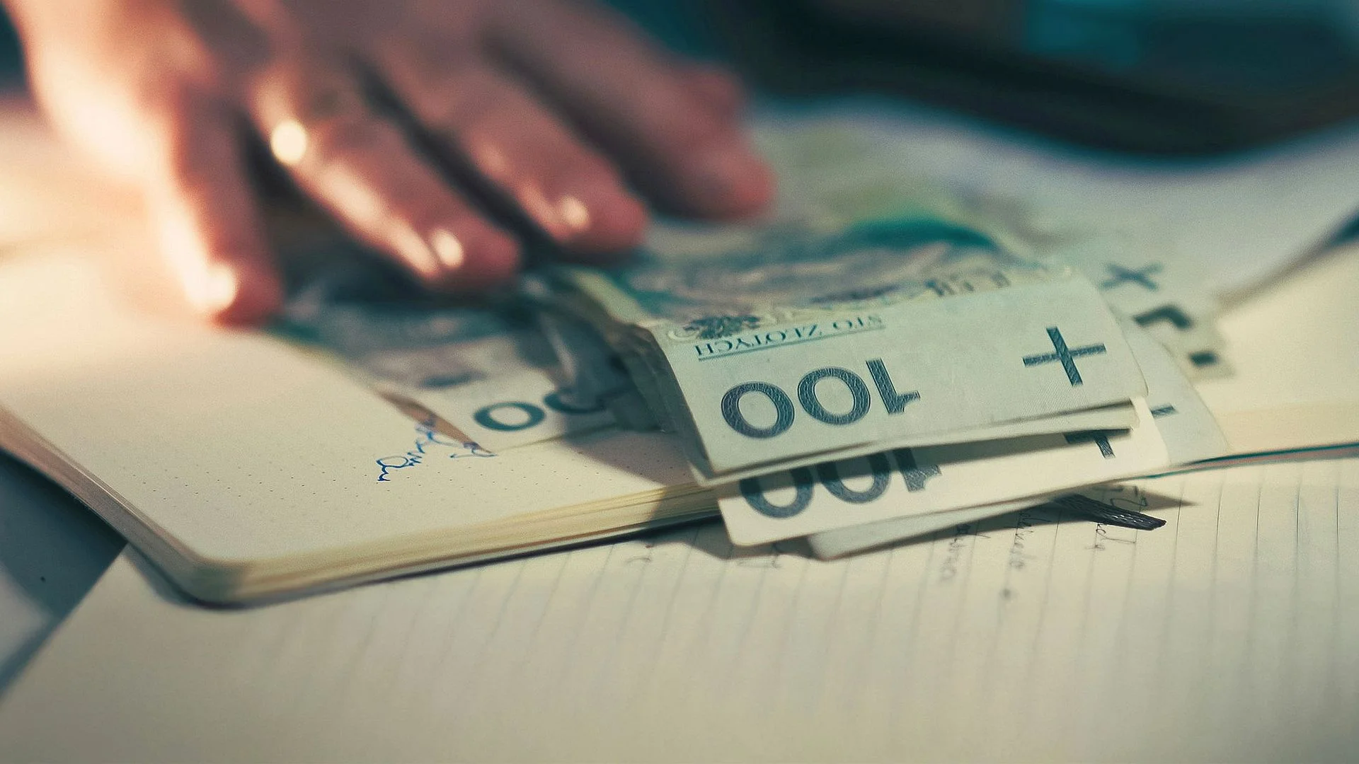 Zła wiadomość dla zwolenników gotówki. 3000 euro i sprzedawca spisze twoje dane ręka i gotówka