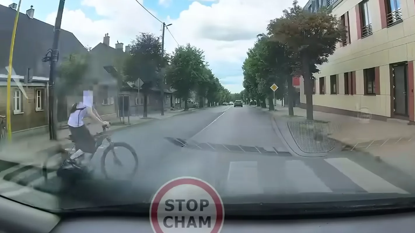 Rowerzysta na pasach