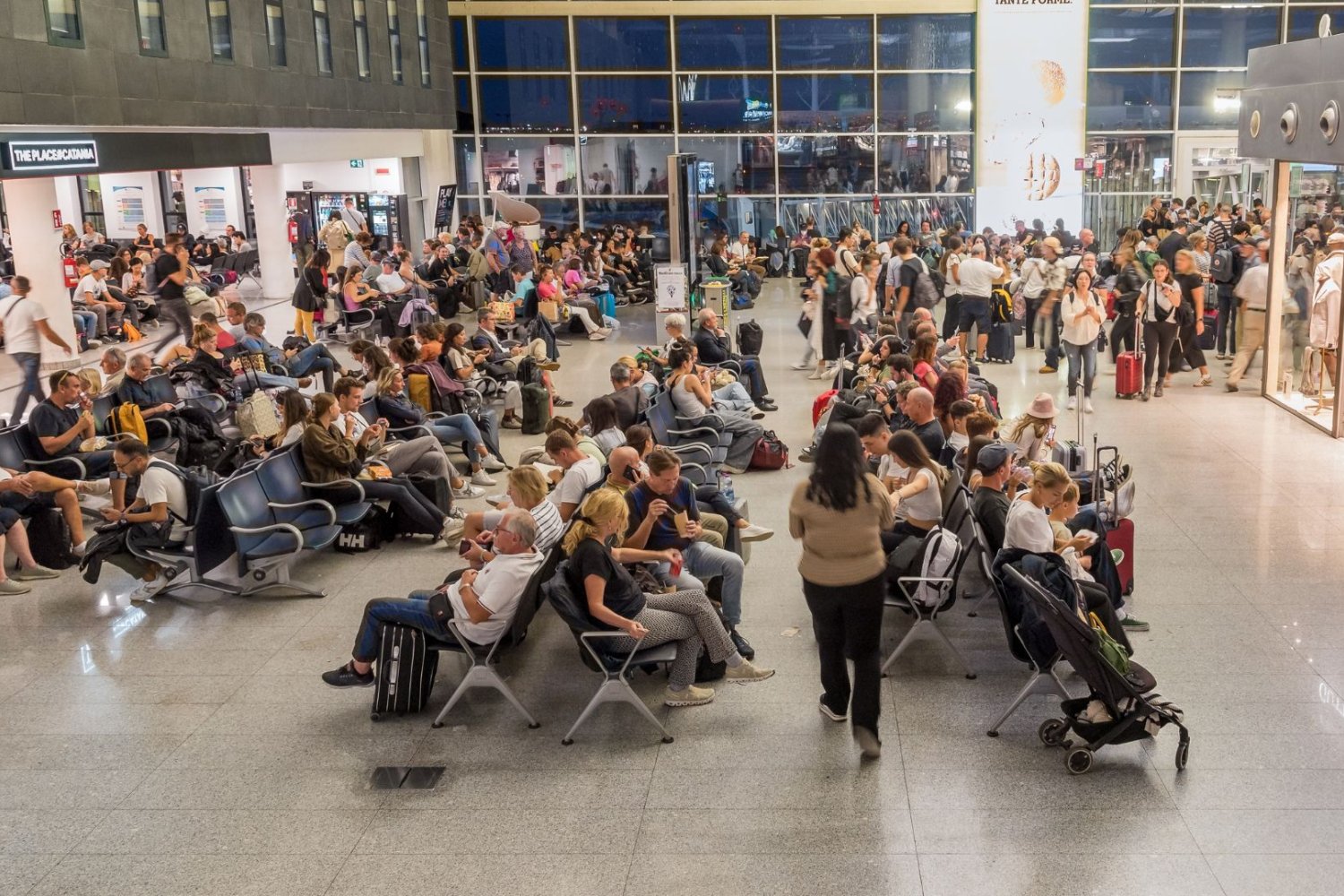 Lotnisko w Katanii wraca do Pracy. Wizz Air i Ryanair odwołały loty Ryanair i Wizz Air odwołały kolejne loty z Katanii do Polski