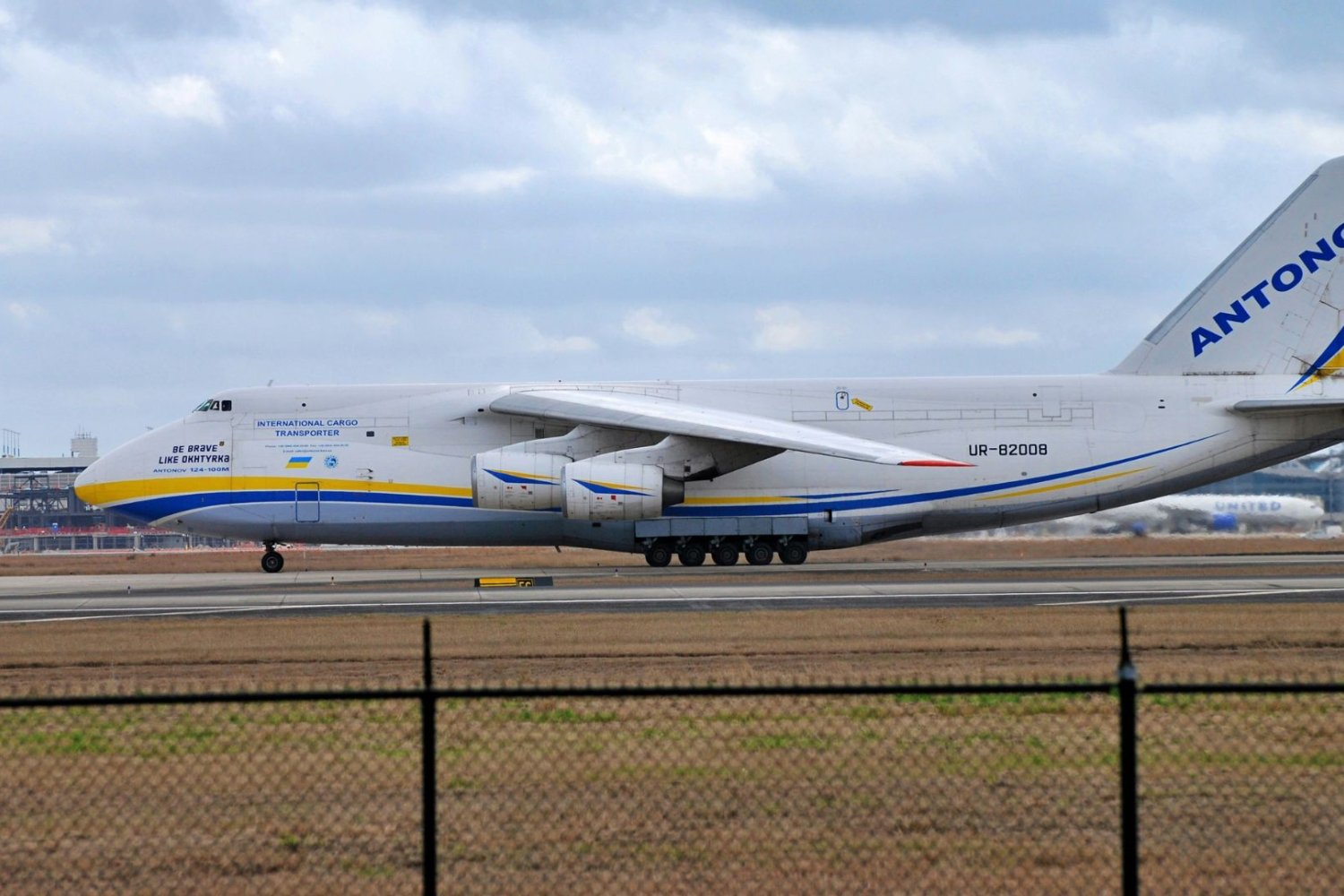 Samolot, Antonov, lotnisko