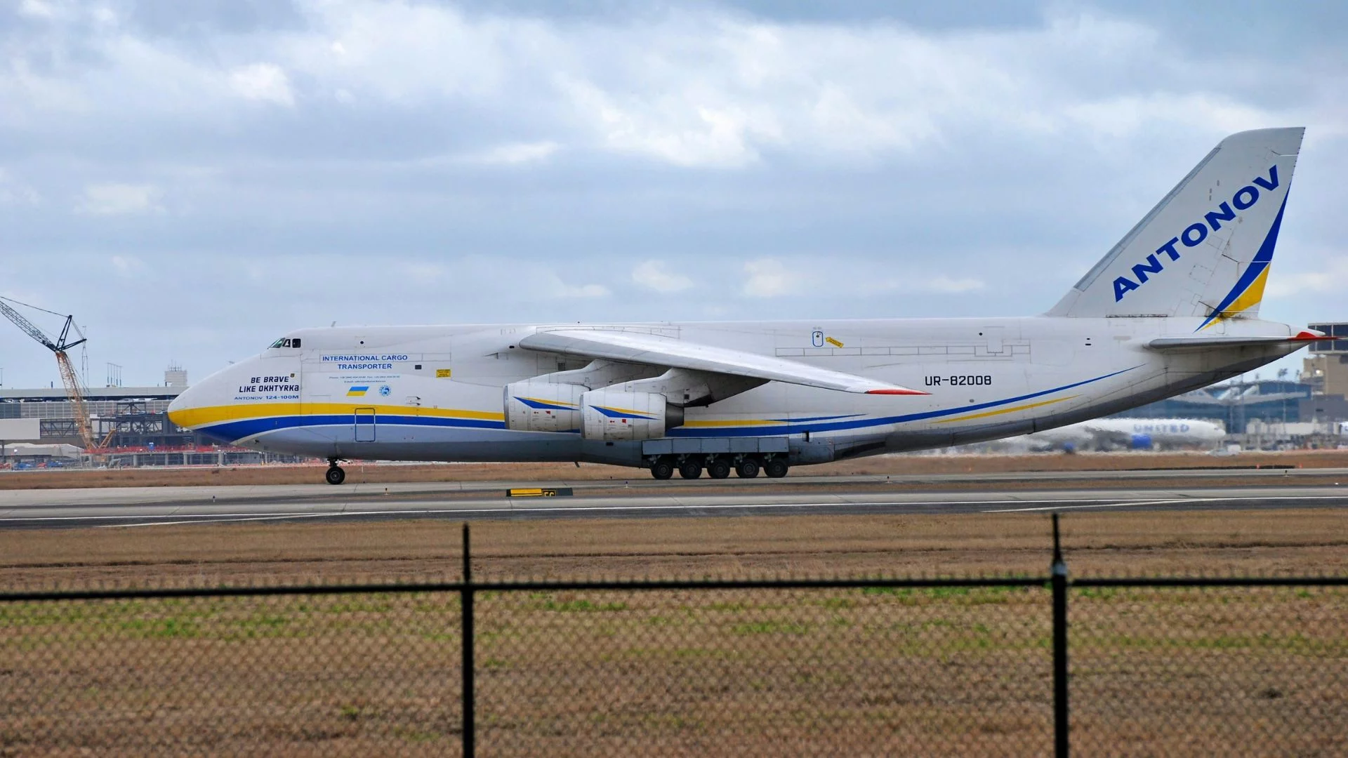 Samolot, Antonov, lotnisko
