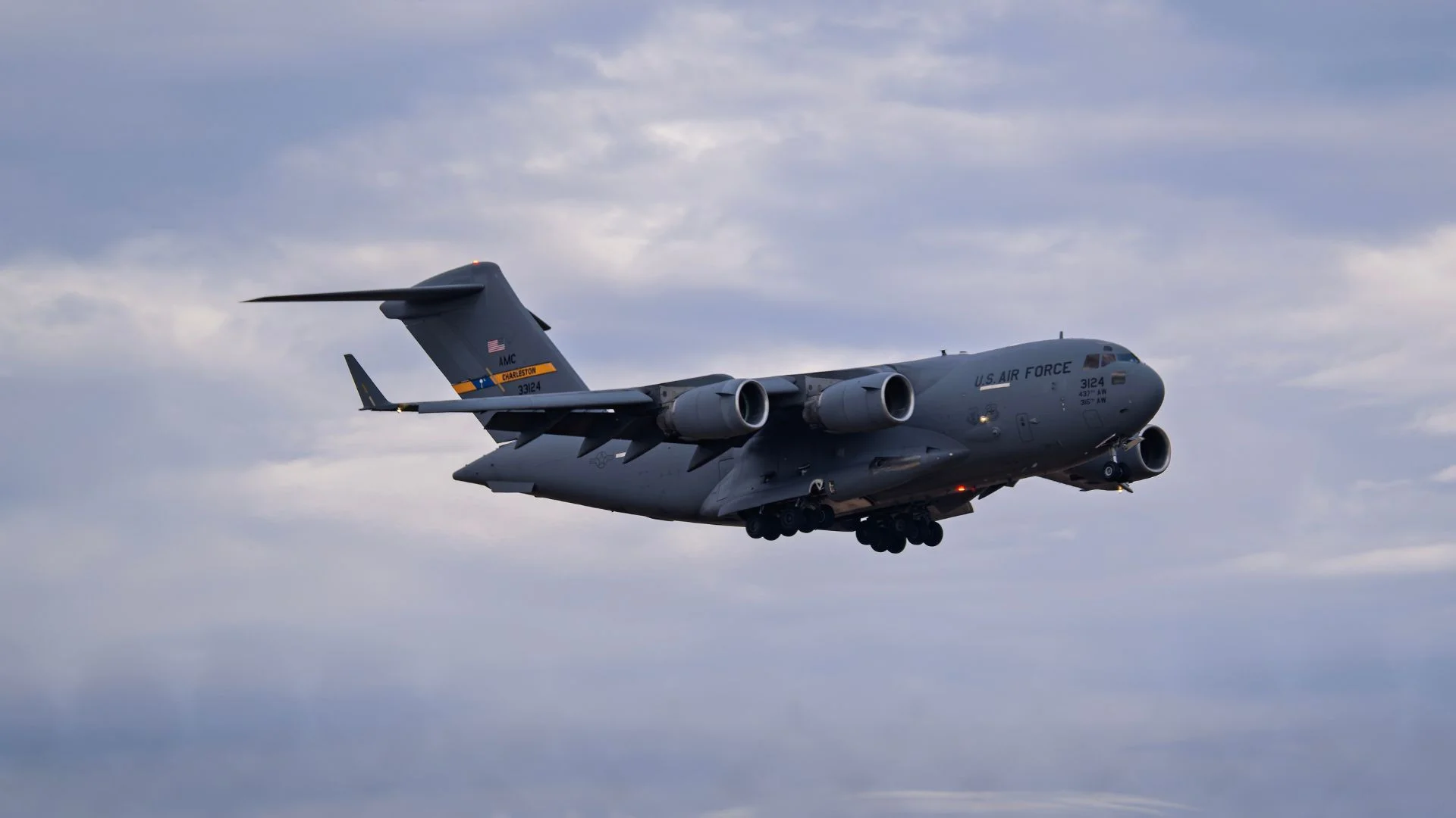 To on miał wylądować w Moskwie. Nowe doniesienia ws. tajemniczego lotu C-17A Globemaster III