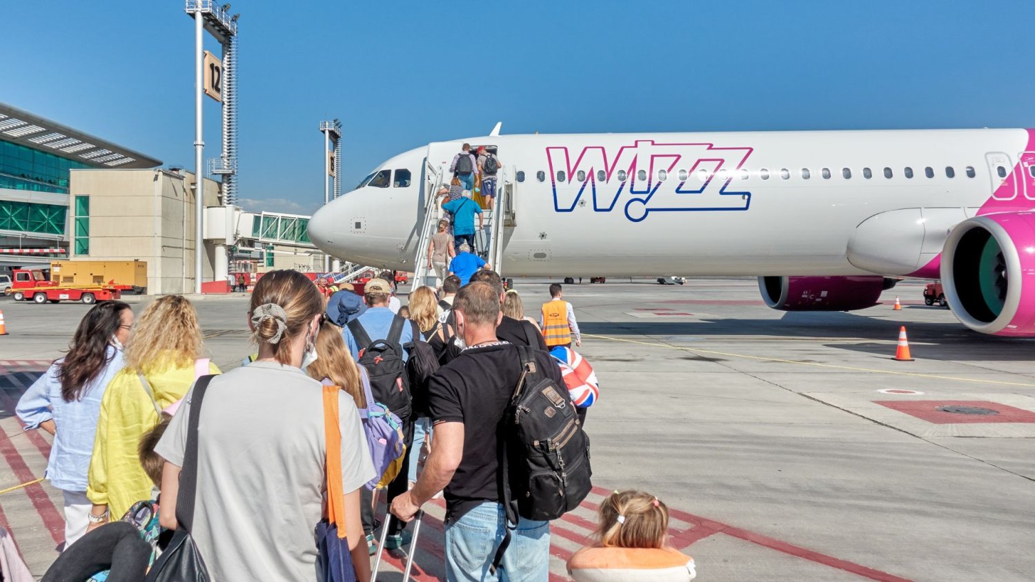 Wizz Air masowo tnie siatkę połączeń w Polsce. Aż 5 lotnisk z redukcją lotów
