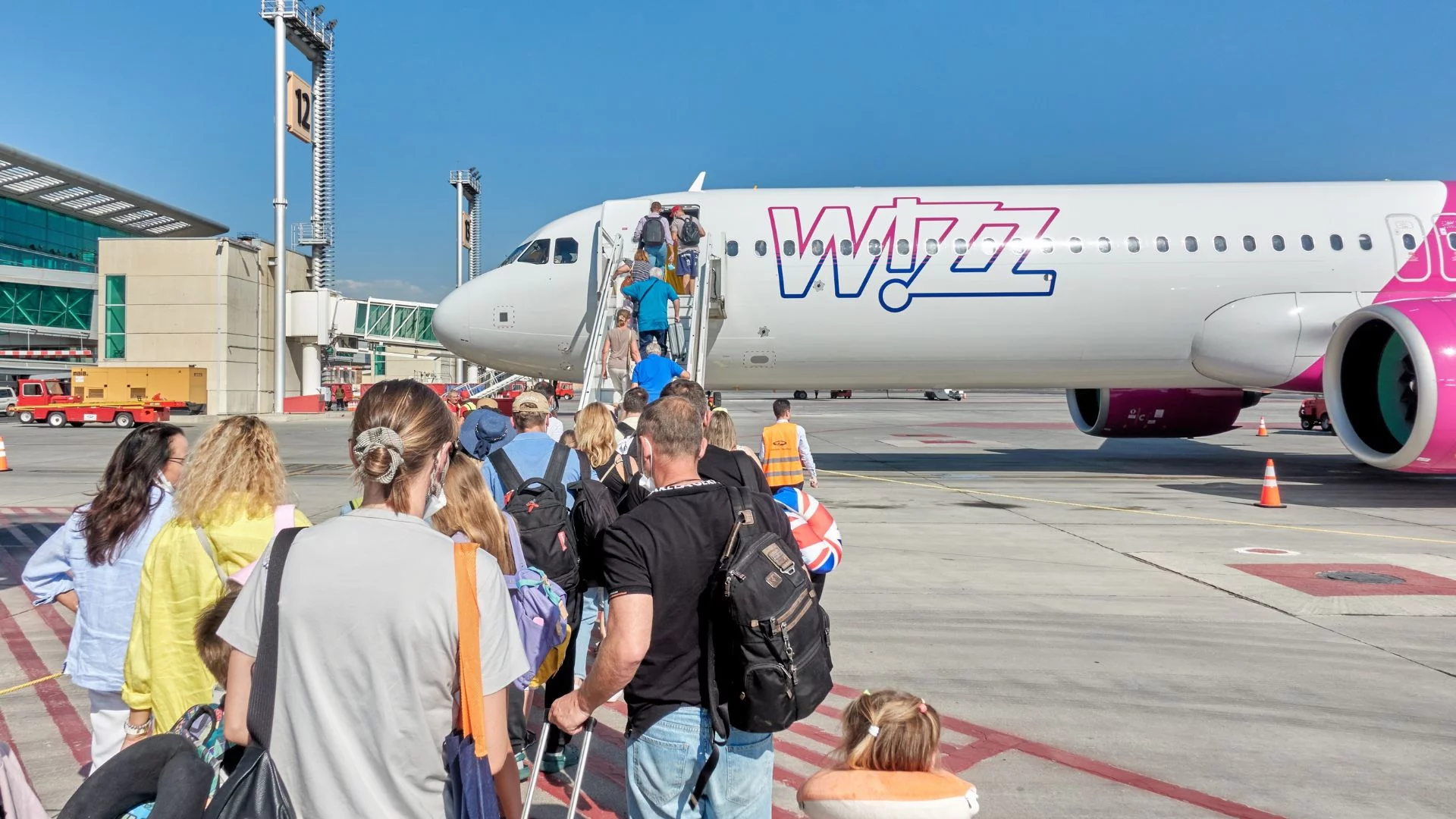 Wizz Air redukuje połączenia z Polski Samolot Wizz Air