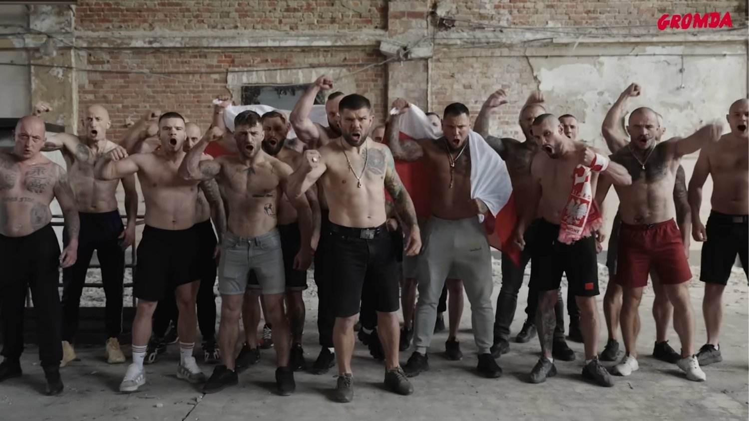 Chłopaki, co chcą "prostować chochołów". Gromdzie polskość pomyliła się z chuligarnerką