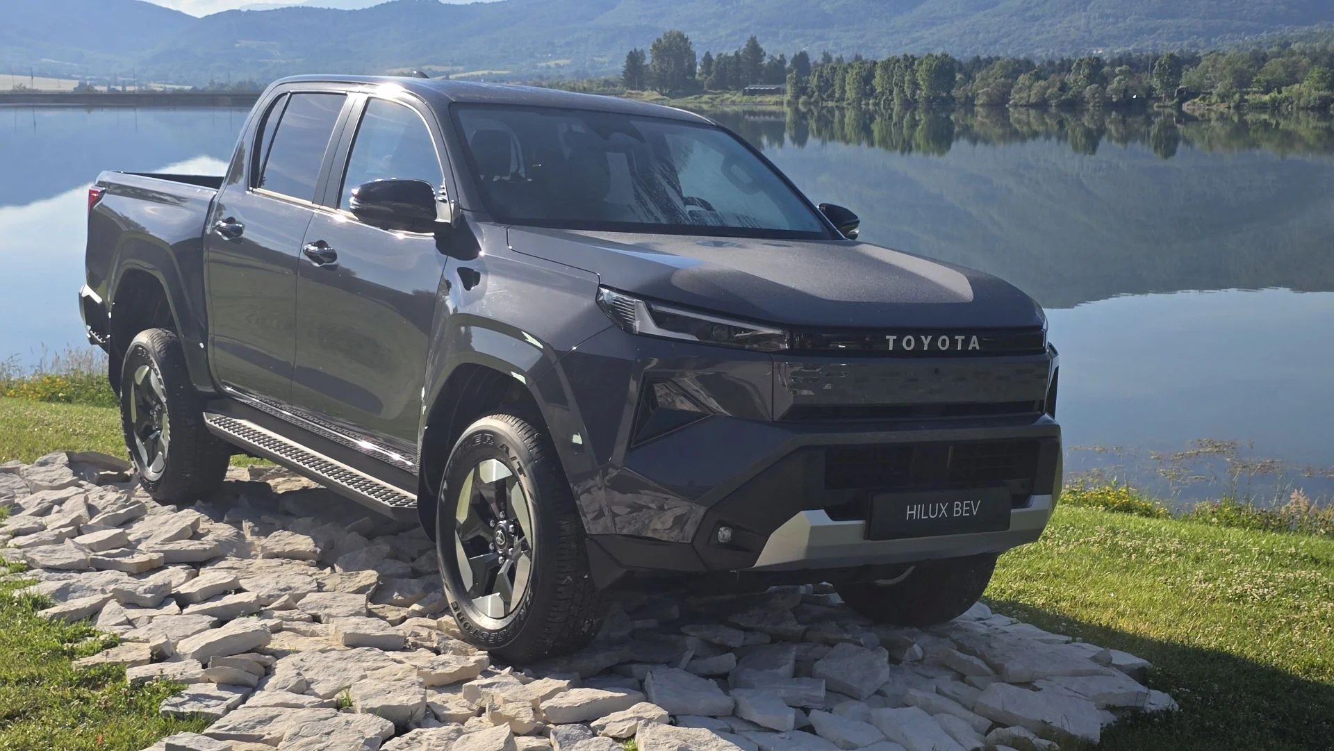 nowa Toyota Hilux