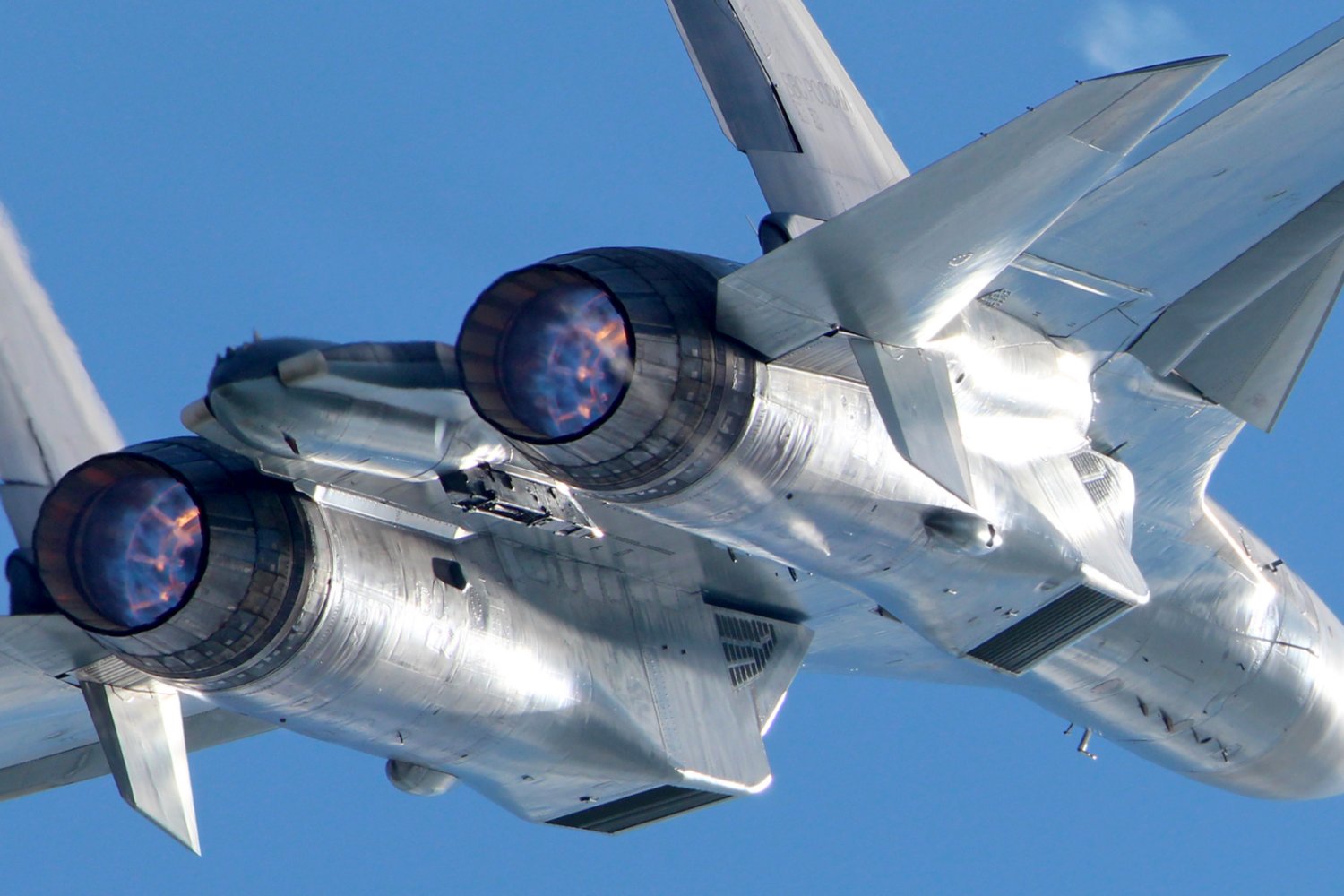 Su-30SM2 widziany od tytułu