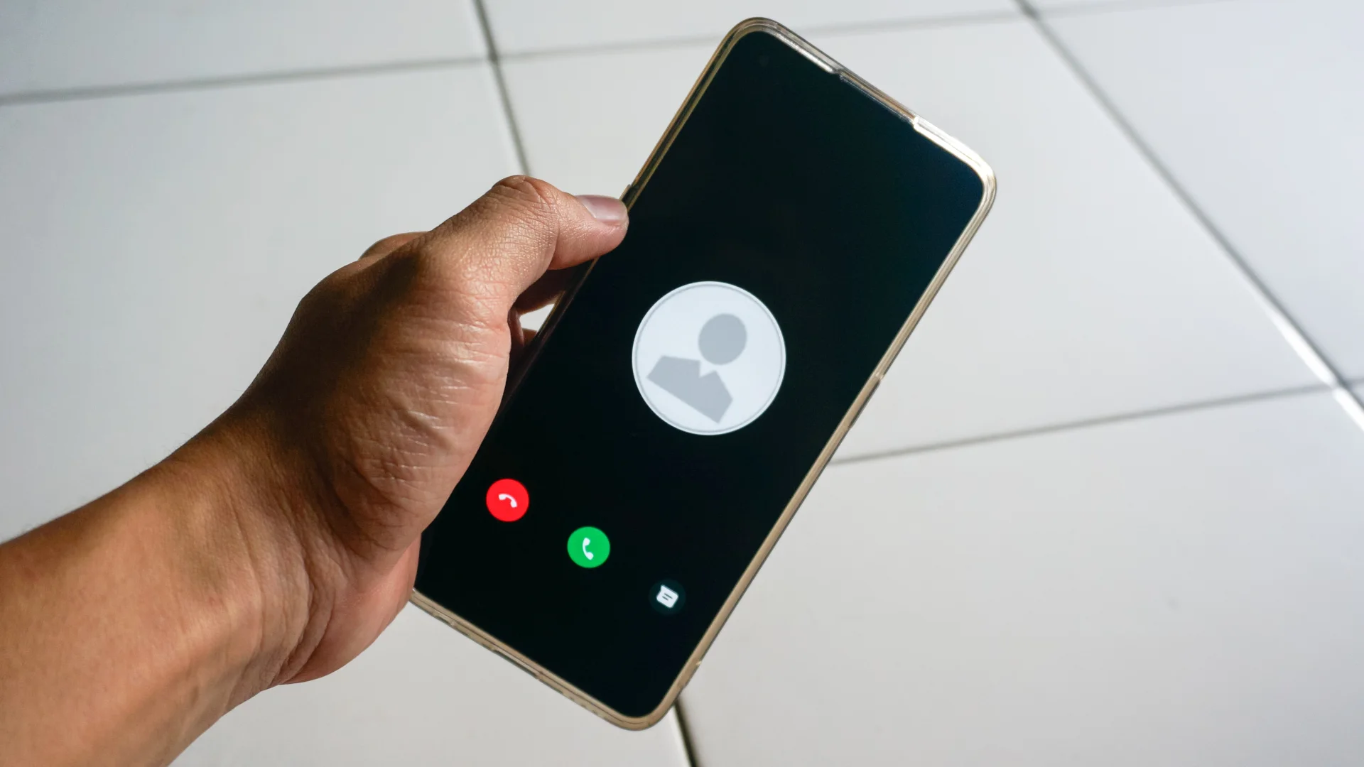 Nieznany numer 81 535 67 65. Kto naprawdę dzwoni? Telefon dzwoniący z nieznanego numeru