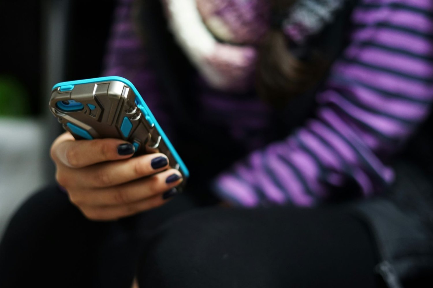 Twoje dziecko ma ADHD? Sprawdź, co robi w telefonie.