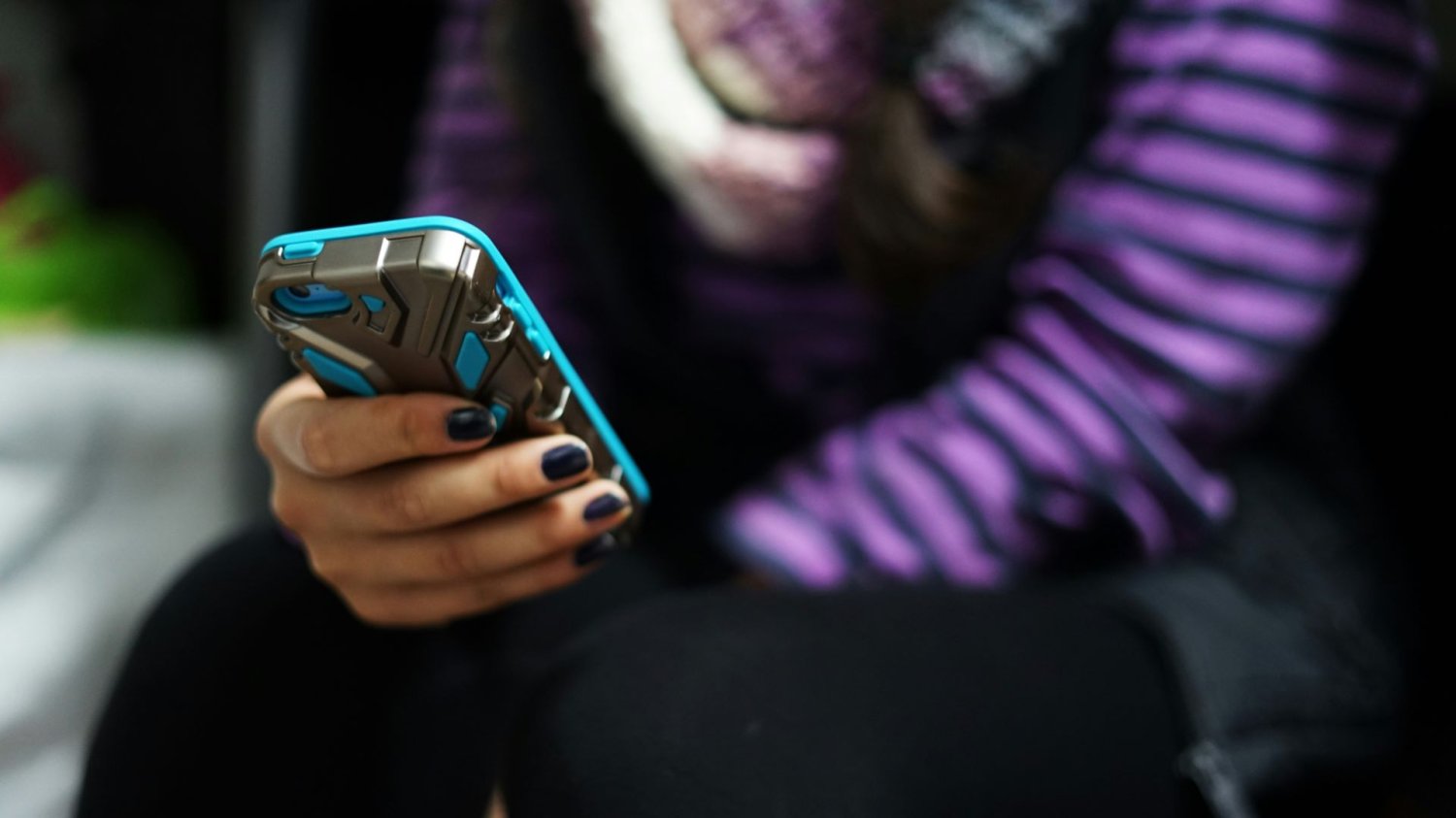 Twoje dziecko ma ADHD? Sprawdź, co robi w telefonie.