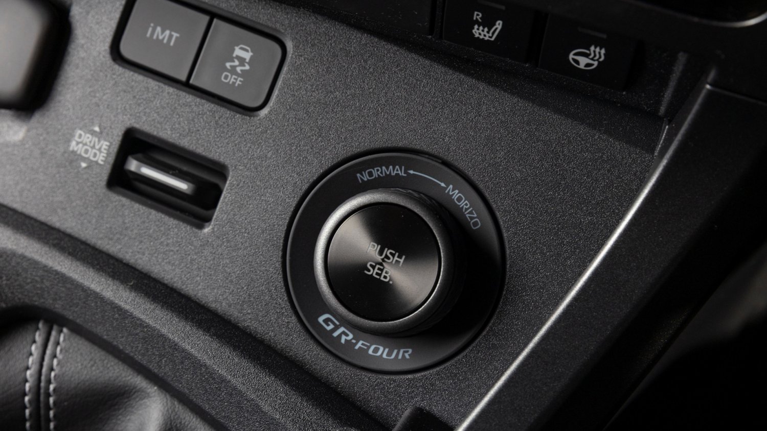 Toyota daje pod młotek 7 unikalnych GR Yarisów. Licytacja ma drugie dno
