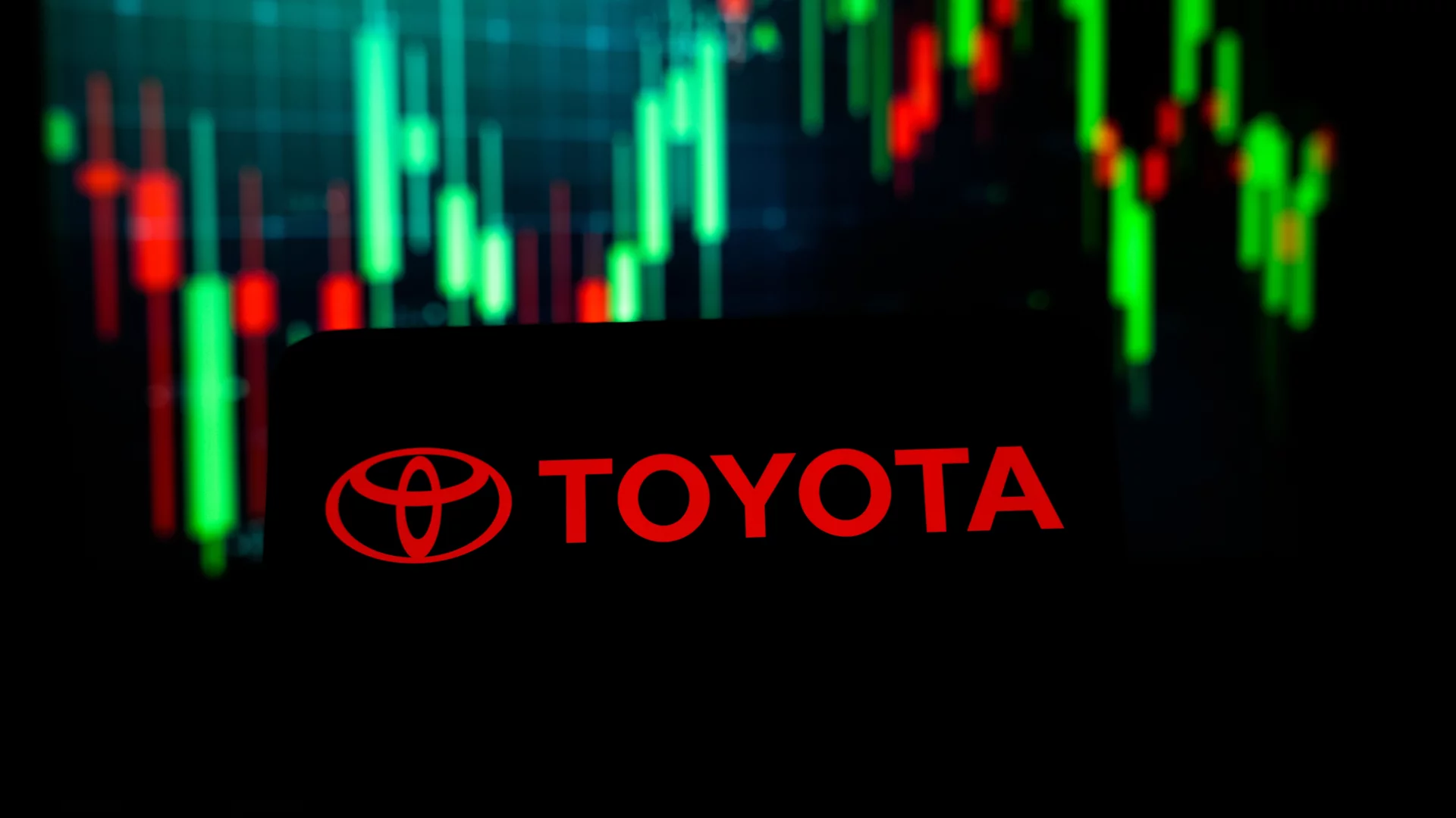 Toyota zrzuca bombę, ale nie w salonach. Ta zmiana w lokatach to rewolucja