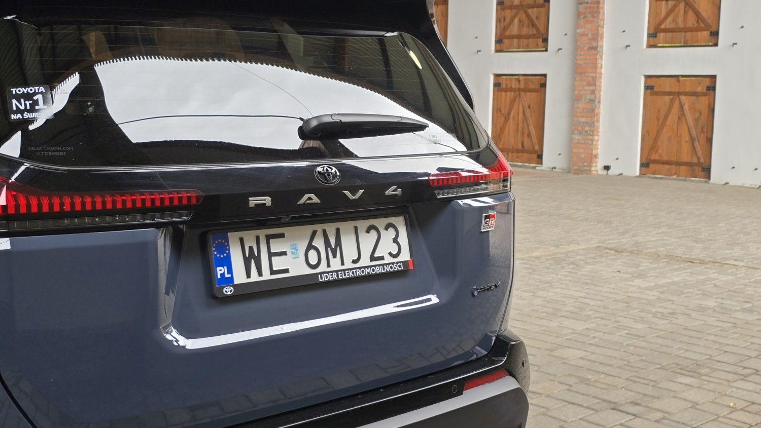 Jeździłem nową Toyotą RAV4 na wtyczkę. Byłem w szoku, ile udało mi się pokonać na samym prądzie