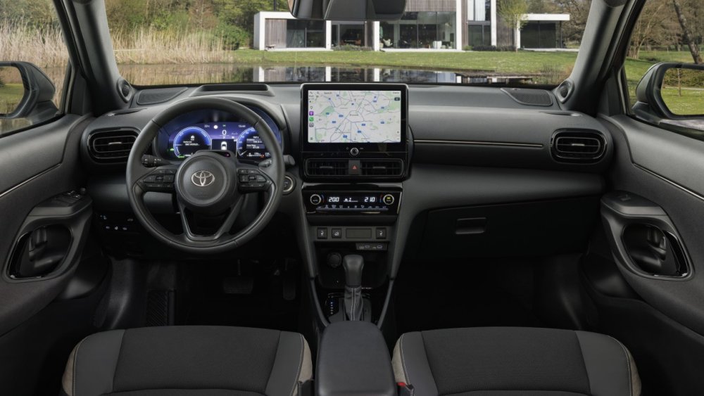Toyota Yaris Cross 2026 taniej o kilka tysięcy złotych i spala 4,5 l/100 km