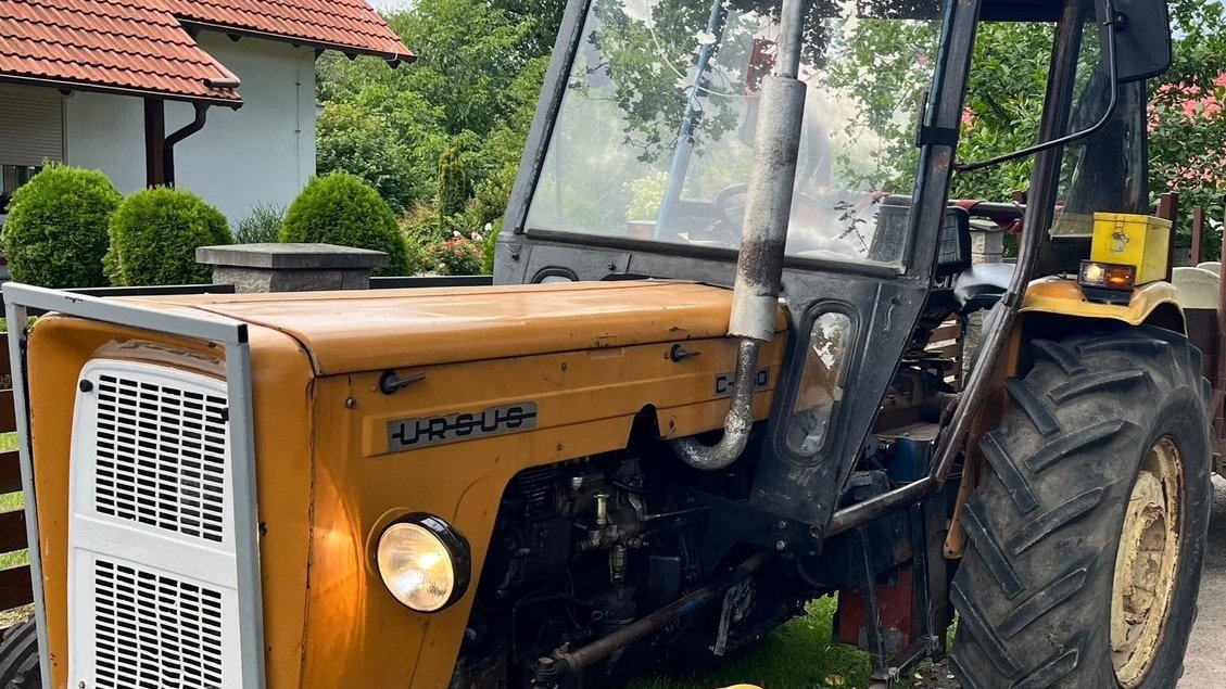 Traktorzysta na podwójnym gazie zatrzymany. W kabinie wiózł 4-letniego syna