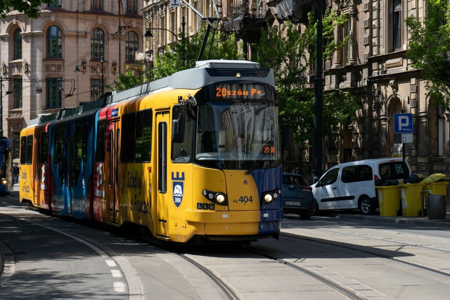 tramwaj linii numer 20 na Podwalu