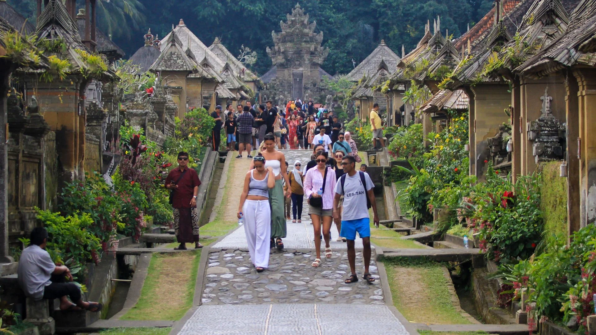 Rok więzienia za ignorancję dla kultury na Bali Turysta skazany na rok więzienia na Bali