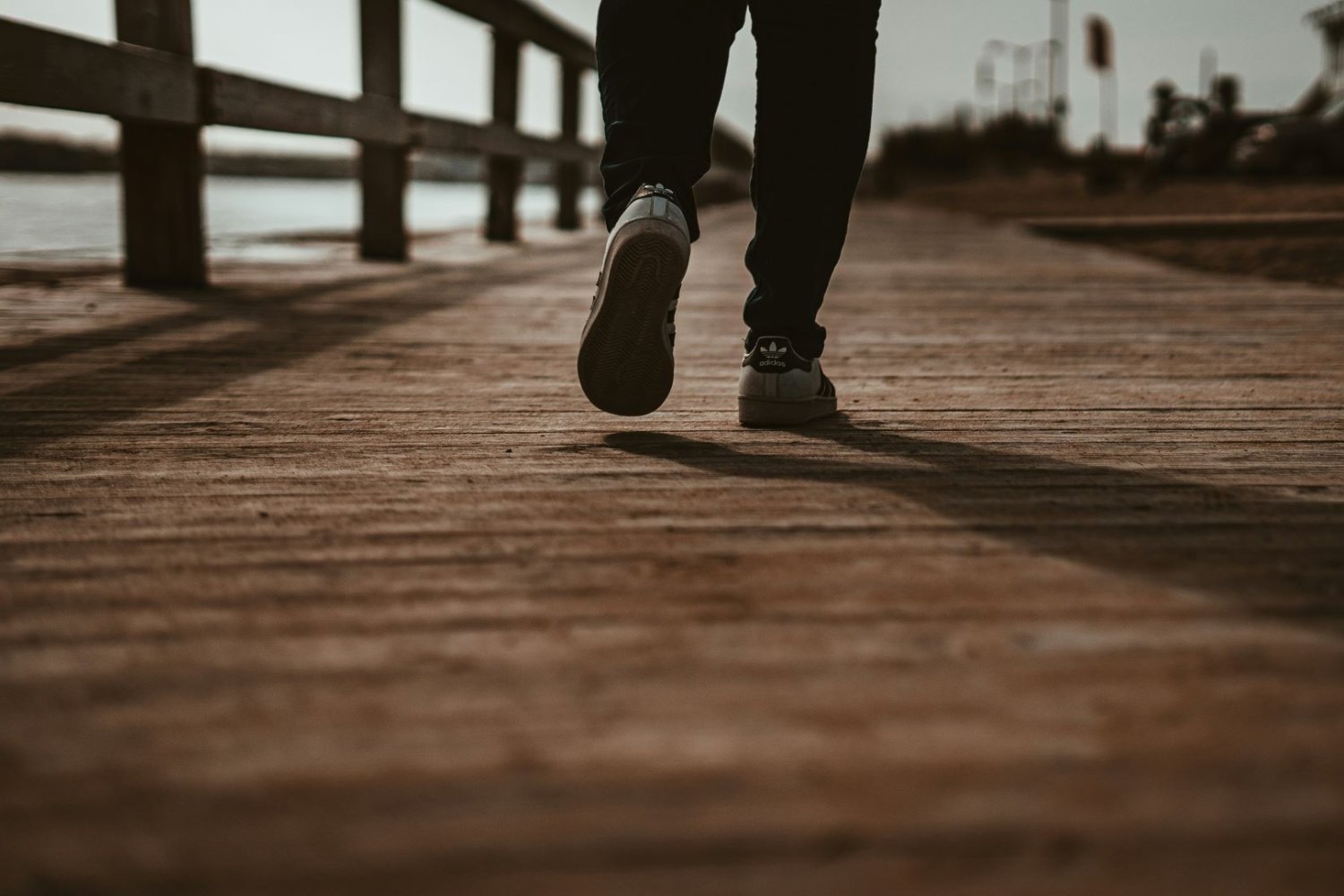 Czasem warto zrobić krok wstecz. Zaskakujące efekty chodzenia tyłem