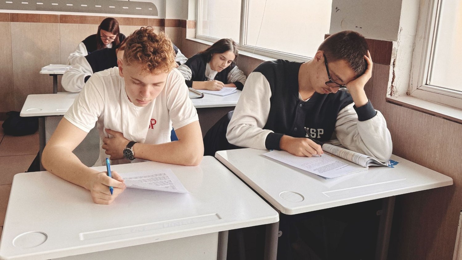 Nowy kalendarz roku szkolnego zaskoczy rodziców. Laby więcej, nauki mniej Uczniowie w klasie