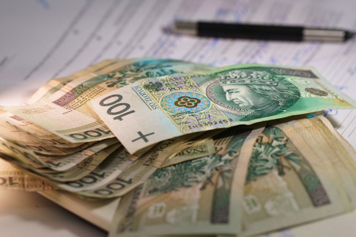 Centralny Rejestr Umów wchodzi od 1 lipca. Co to oznacza dla obywateli? umowy, pieniądze