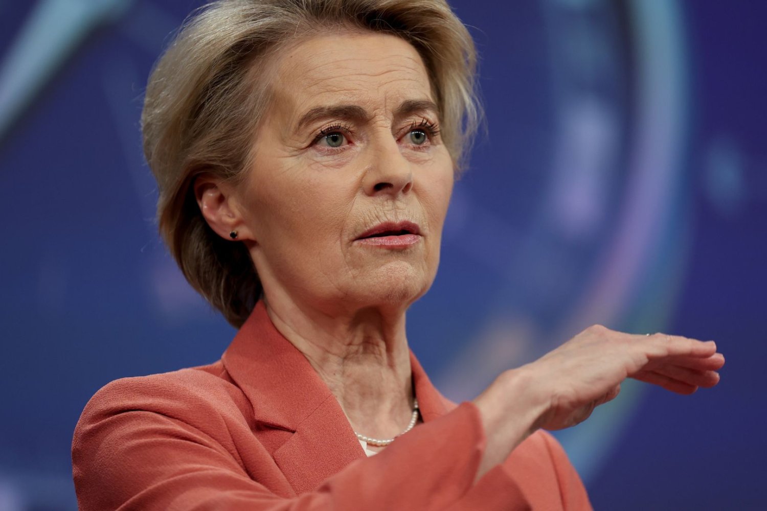 Ursula von der Leyen, szefowa KE o art. 4.