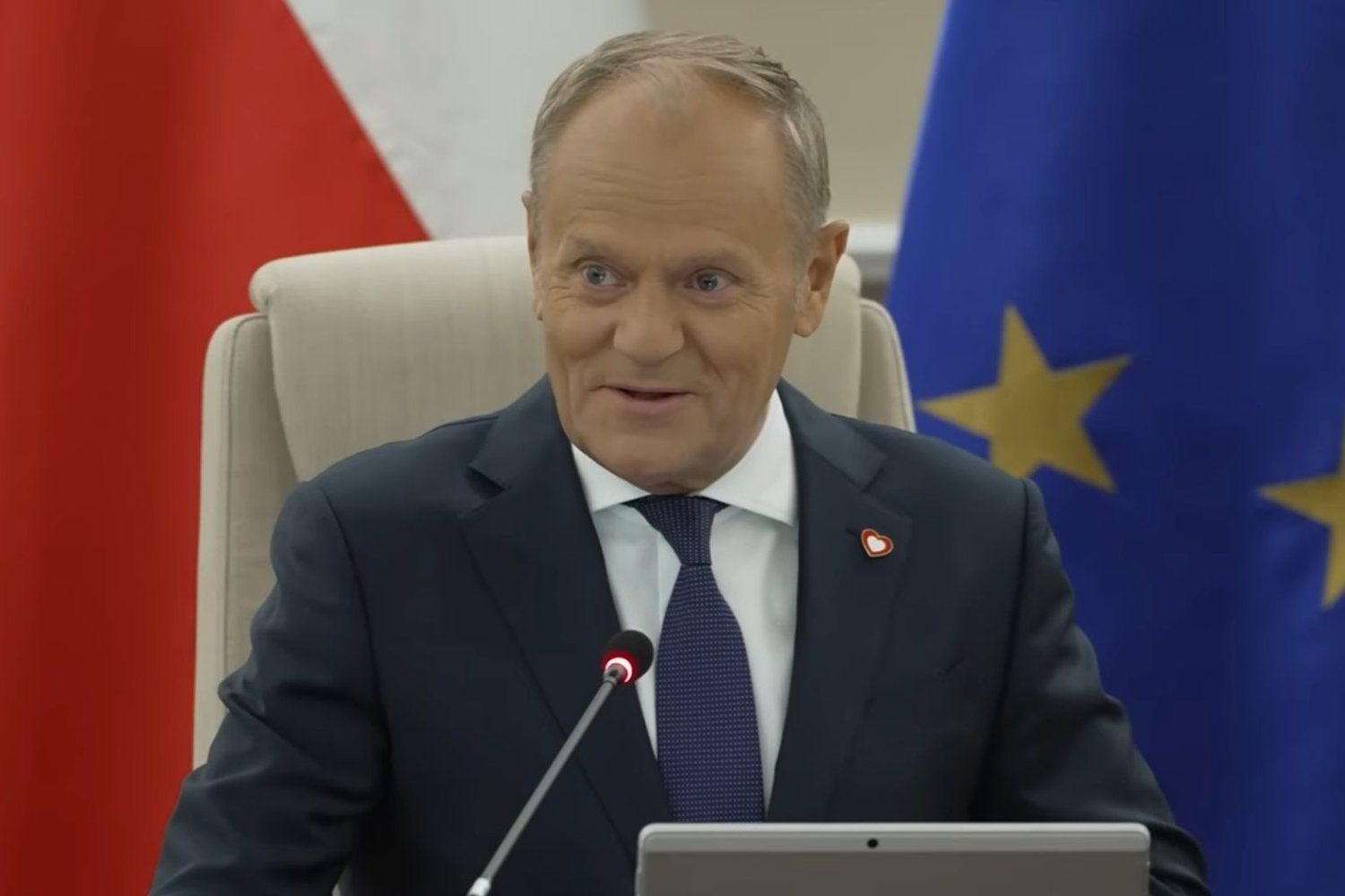 Uśmiechnięty Donald Tusk
