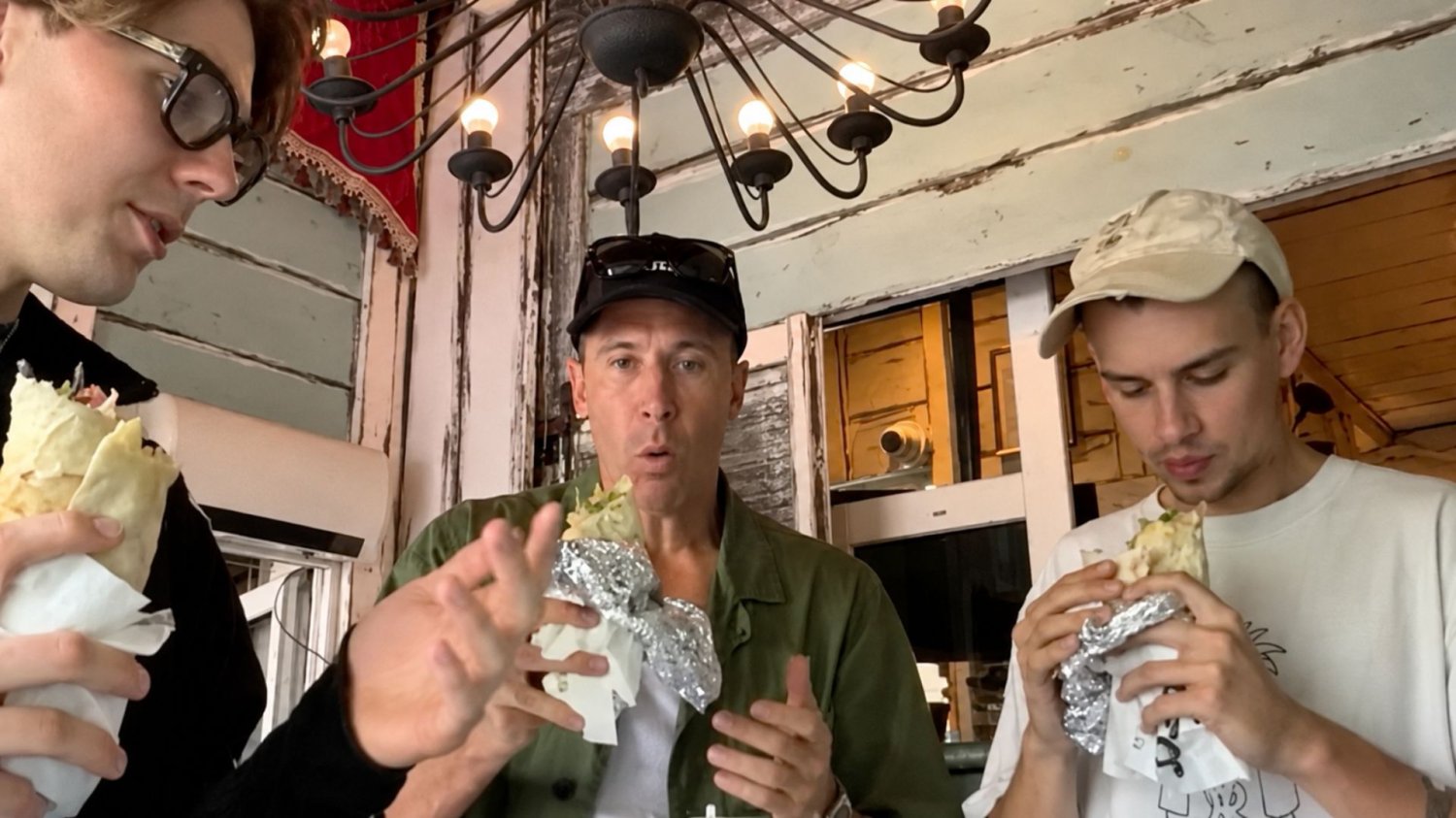 Lewandowski dotrzymał słowa ze streamu Łatwoganga. "Kebaba jem tylko w Polsce" Robert Lewandowski, Łatwogang, Bagi, kebab