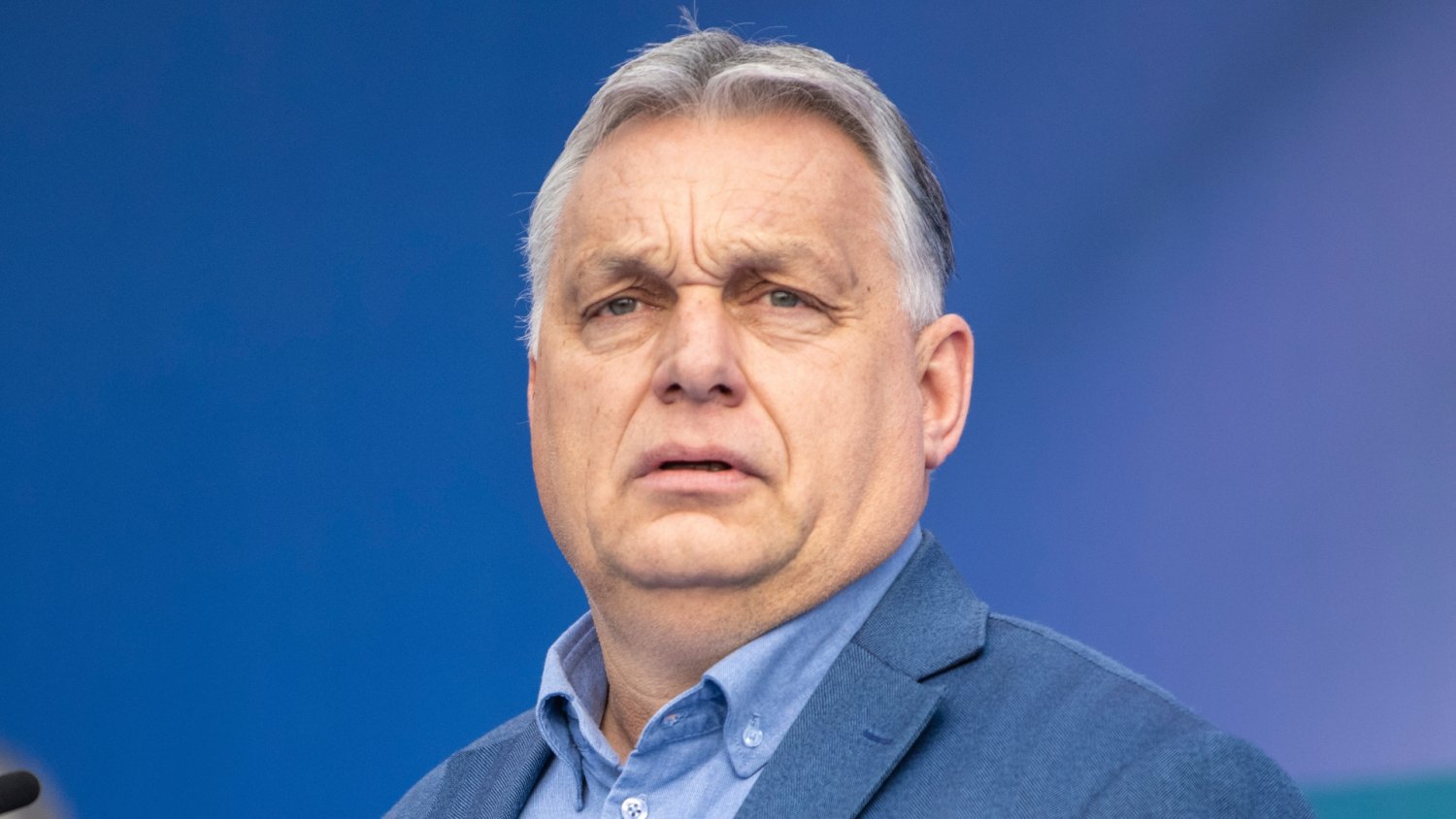Na Węgrzech prą tak, że Orbanowi robi się ciepło. Wejście do siedziby Fideszu to początek