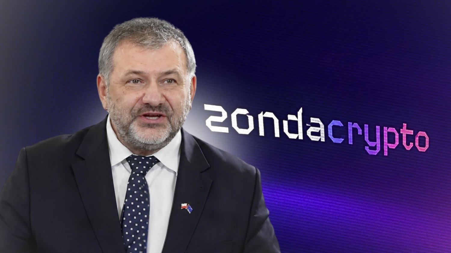 3 kolejne osoby zatrzymane ws. Zondacrypto. Żurek już wyszedł ze szczegółami Waldemar Żurek na tle logo Zondacrypto