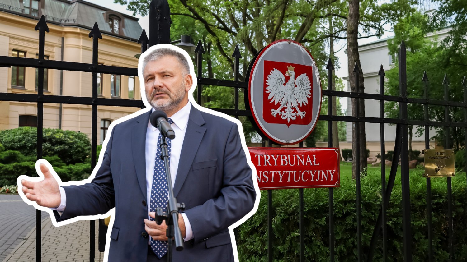 Żurek zapowiada odbicie Trybunału Konstytucyjnego. "Nie pałka teleskopowa, tylko krok po kroku" Waldemar Żurek, w tle budynek TK.
