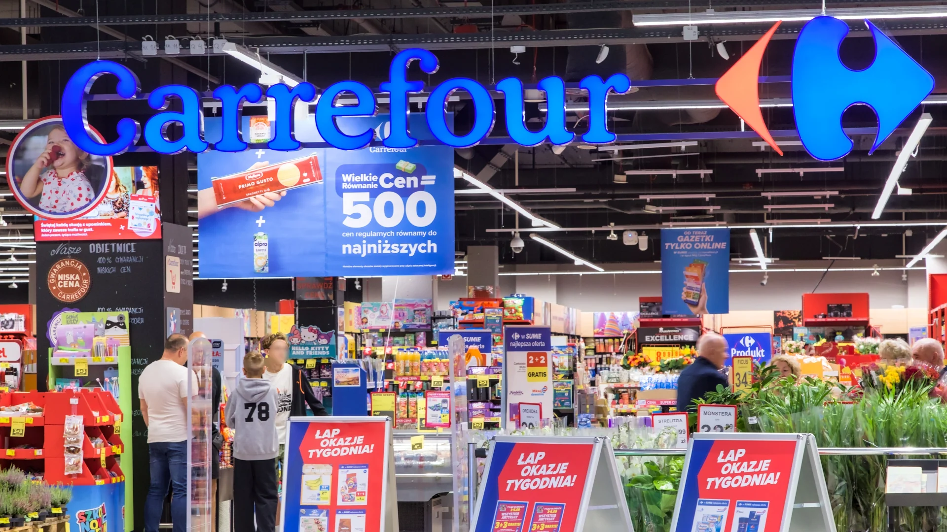 Air fryer za 79,99 zł w Carrefourze. Opłaca się? Wejście do sklepu Carrefour
