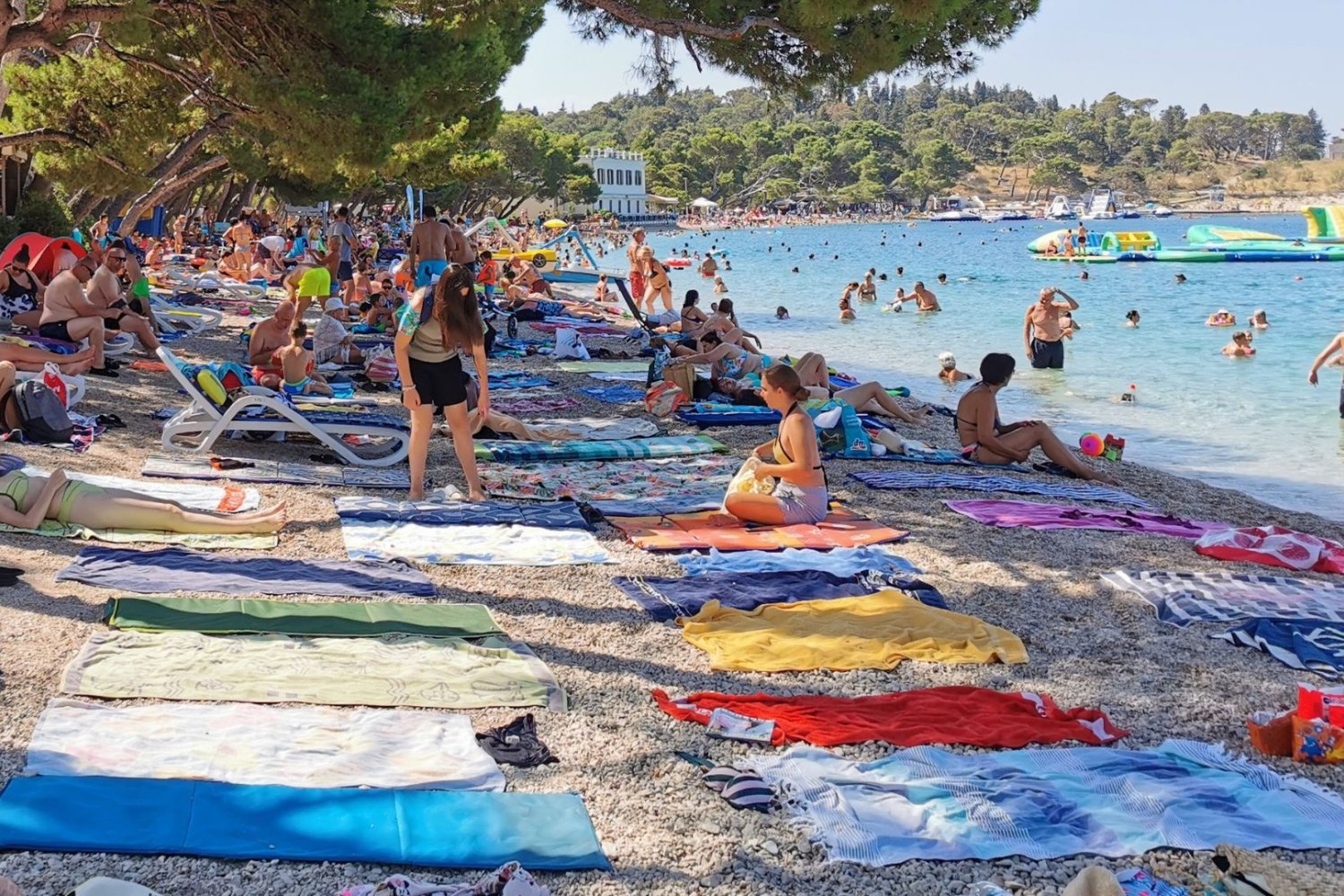 Wielkie sprzątanie na plaży w Makarskiej
