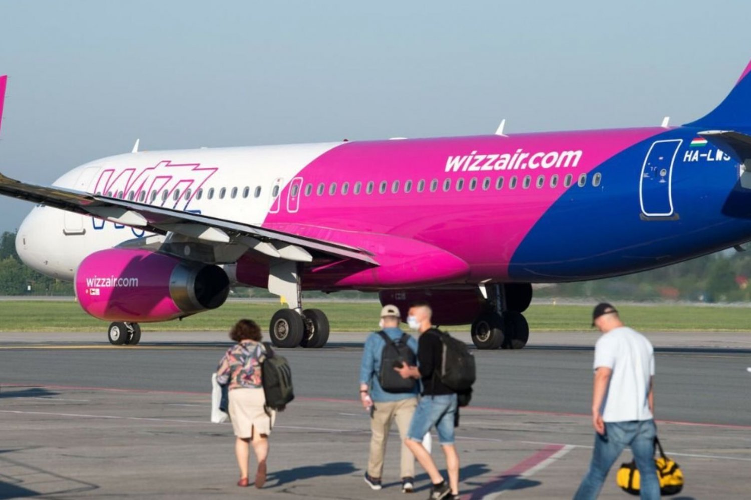 Samolto z Warszawy musiał awaryjnie lądować WizzAir dym w kabinie