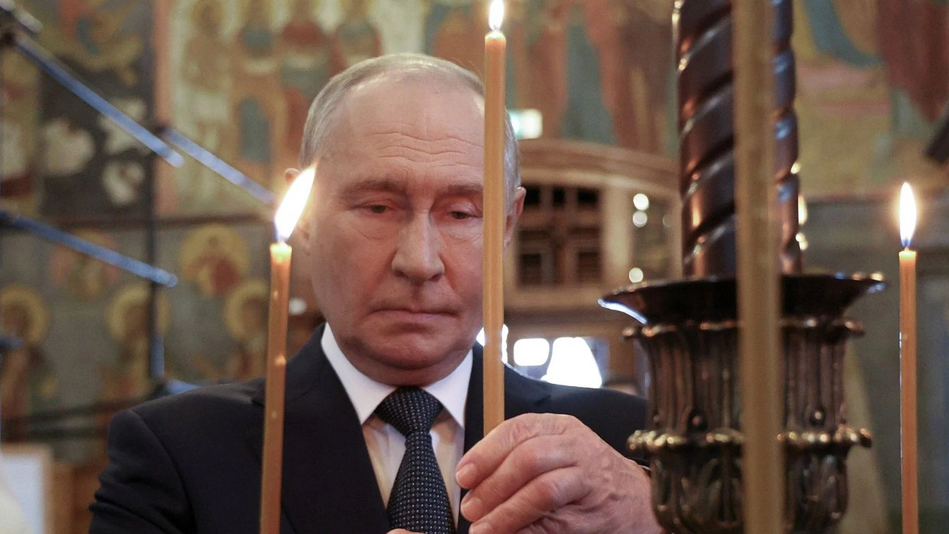 Pęka złota tarcza Putina. Rosja wyprzedaje skarby szybciej niż za Jelcyna
