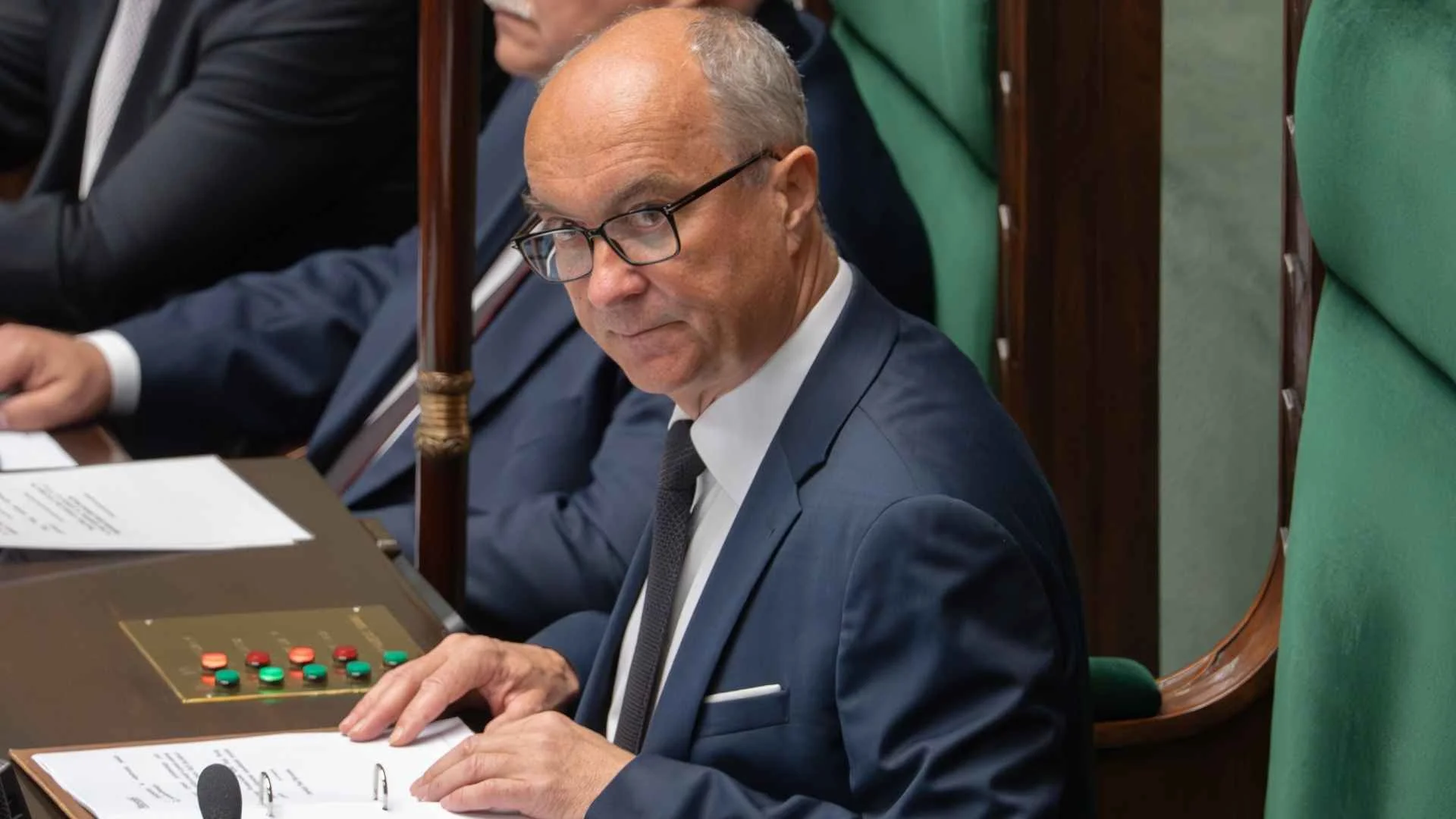 Czarzasty w Sejmie ogrywa PiS i Rozwój Plus. Stołek jeden, partie dwie