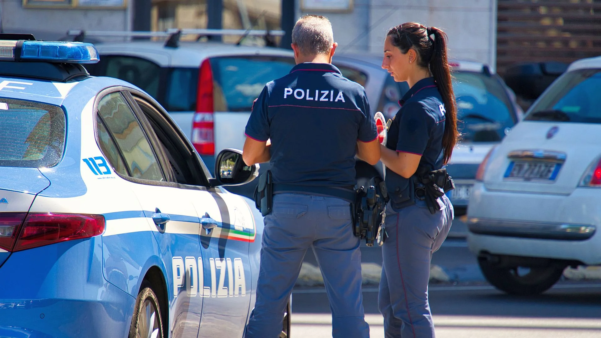 Włosi masowo rejestrują auta w Polsce. Na tym triku oszczędzają tysiące euro