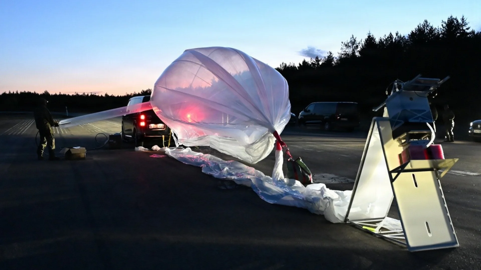 Balony wojskowe USA nad polskim niebem w lipcu i sierpniu Wojskowi rozkładają mikrobalon stratosferyczny