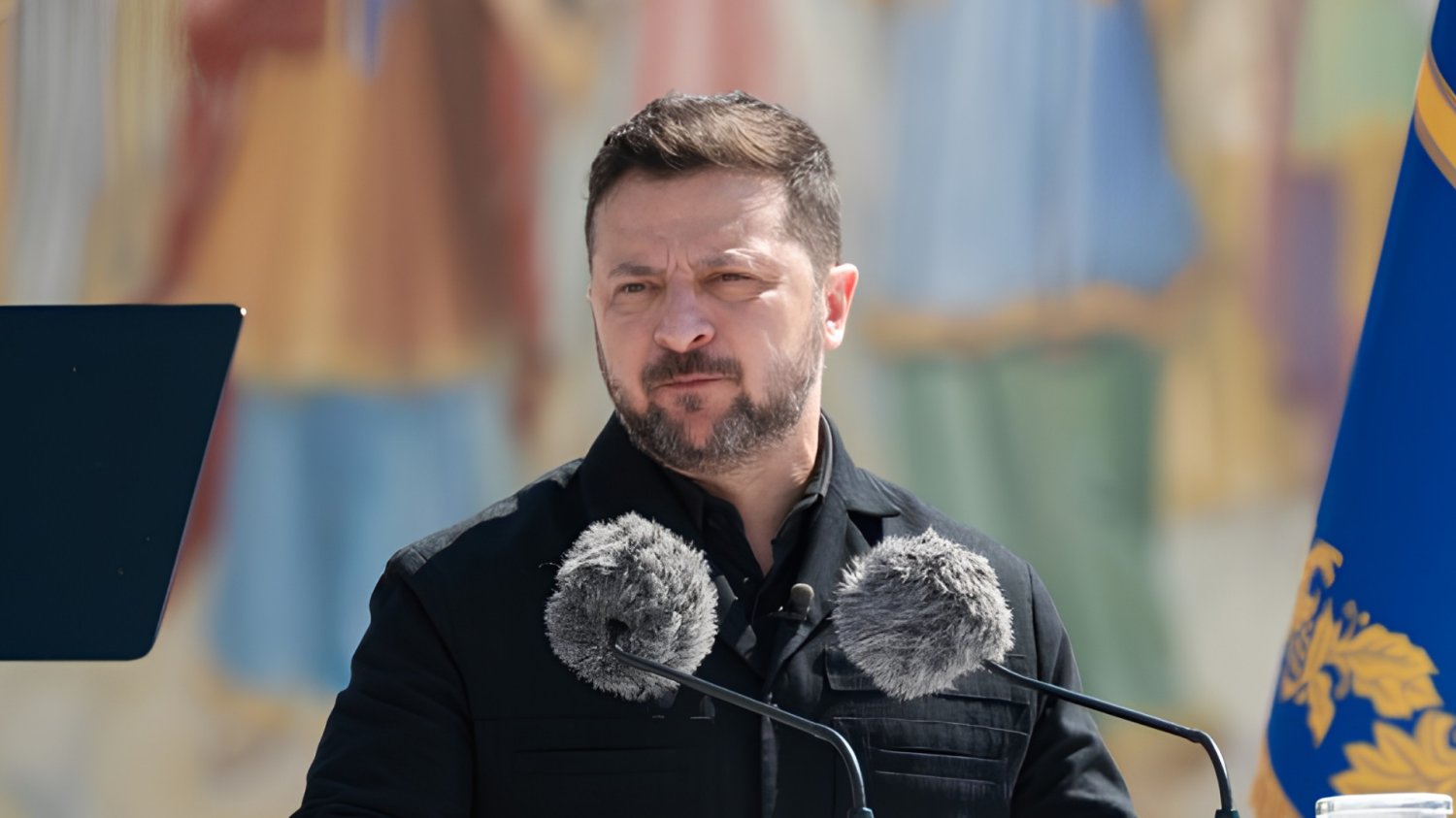 Zełenski nagrodził wypływową Niemkę. Przy okazji mocno wbił szpilę Polakom Wołodymyr Zełenski na tle barw narodowych Ukrainy w trakcie przemówienia.
