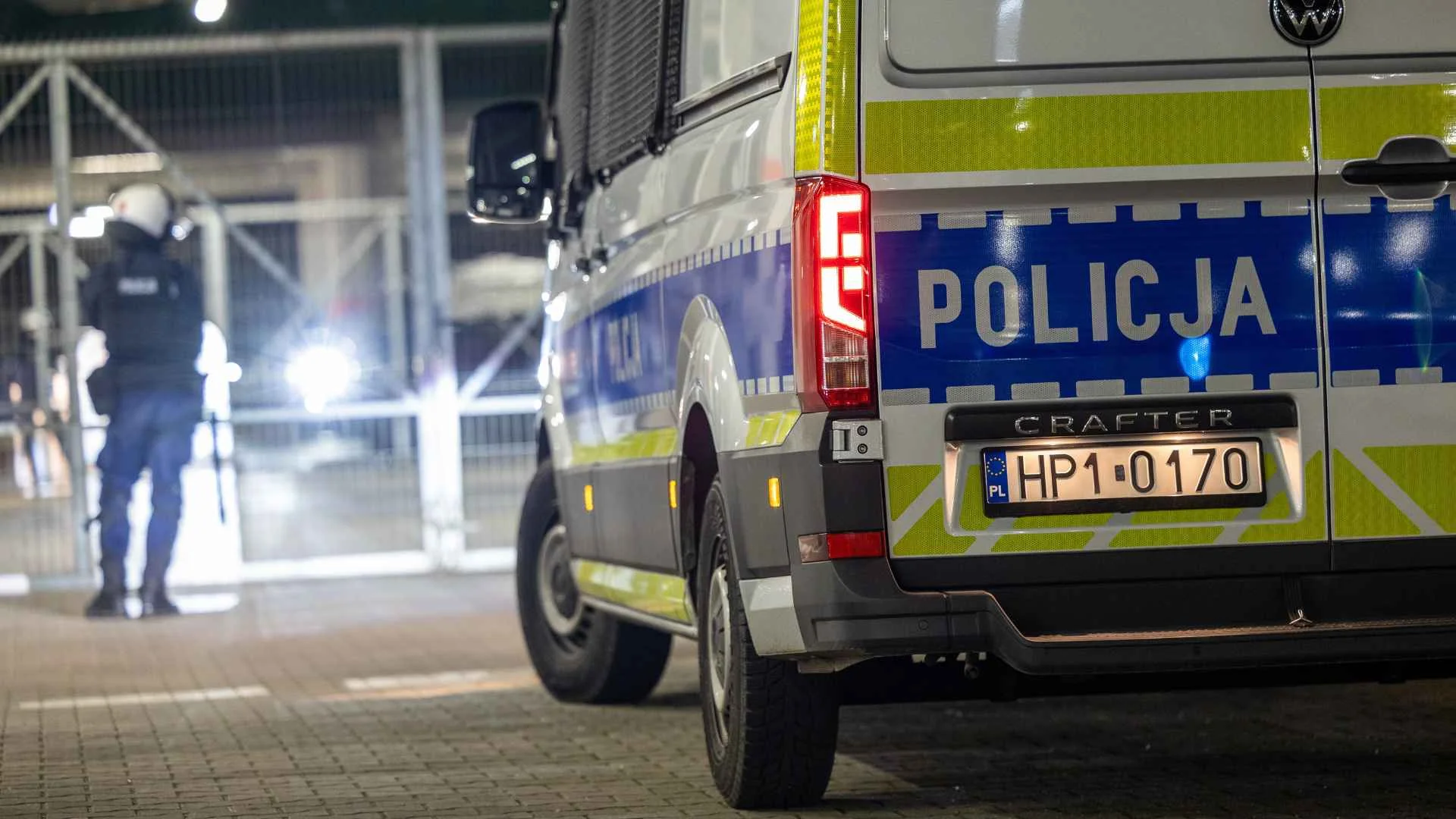 Ihor M. nie usłyszy zarzutów za atak w Jarosławiu. Nie jest w stanie zeznawać wóz policyjny, policjant, kraty