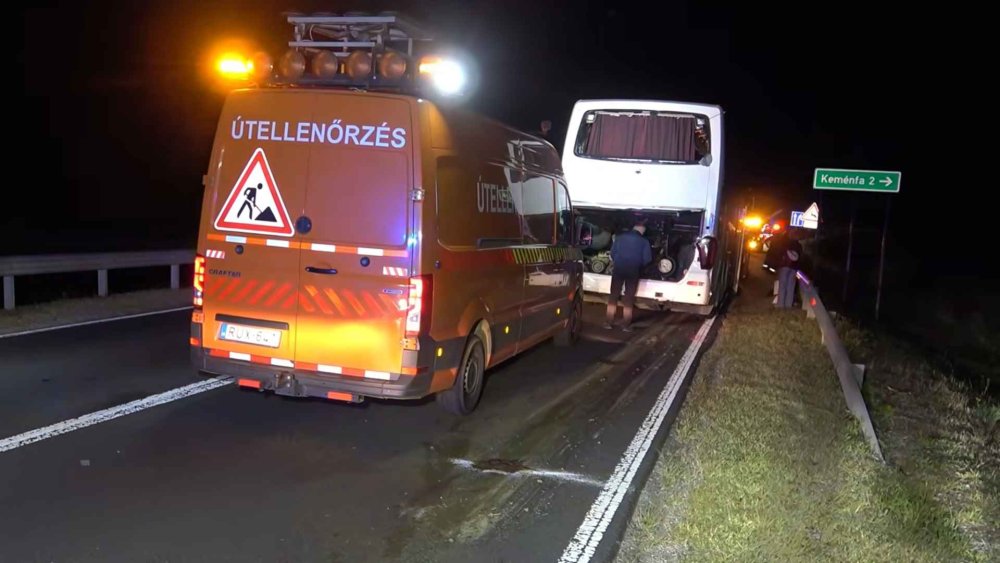 Ciężarówka uderzyła w polski autobus z pielgrzymami na Węgrzech. 6 rannych