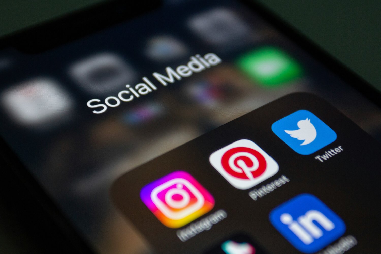 Wyświetlacz telefonu z folderem Social Media