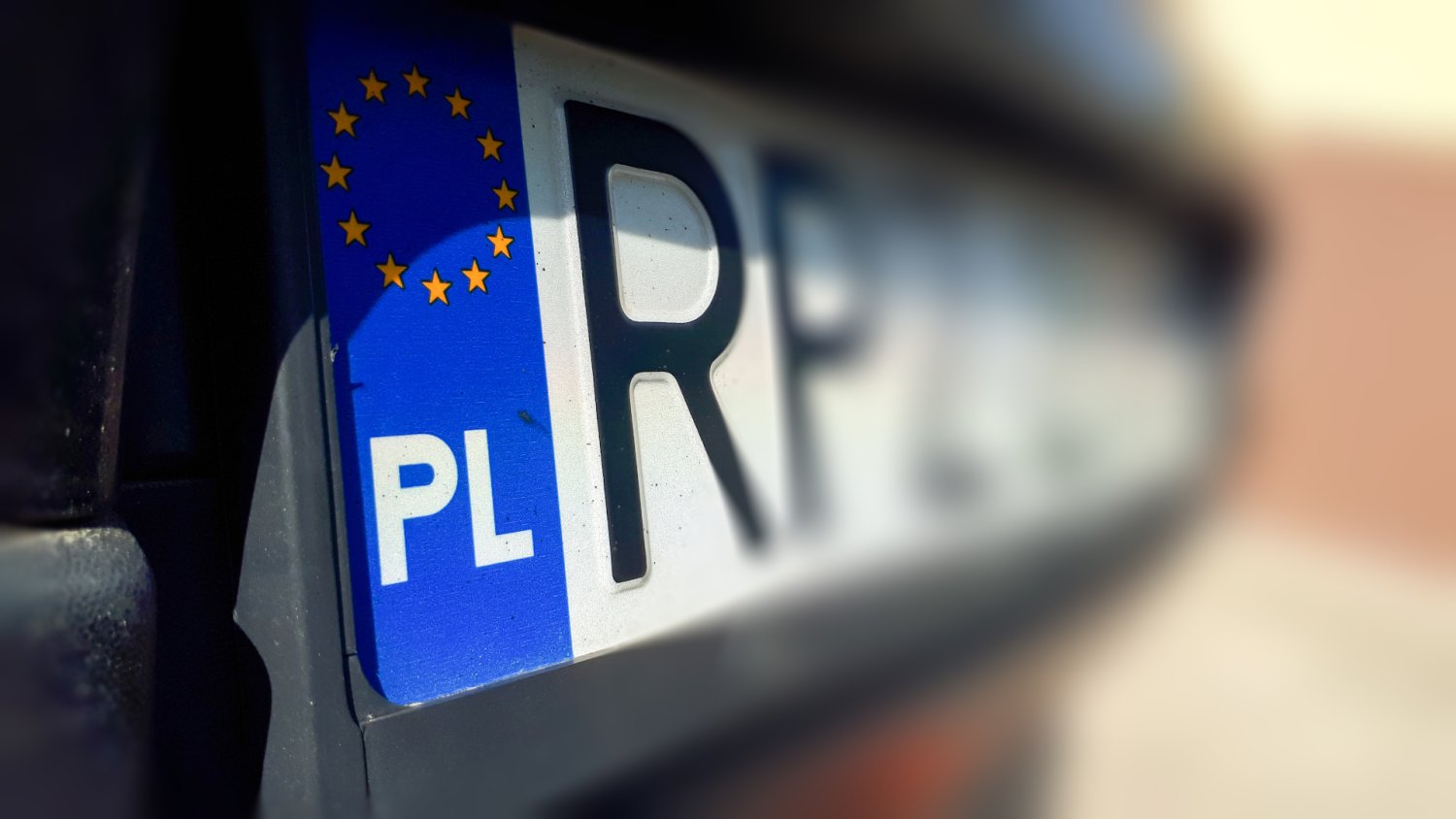 Przełomowe zmiany w rejestracji samochodu w Polsce. Śrubokręt możesz zostawić w garażu