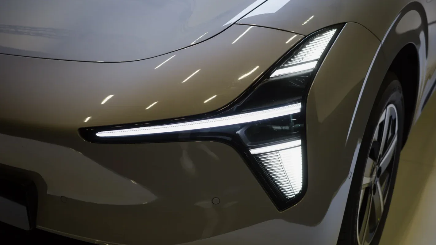 Są już polskie ceny XPENG L03. Zaprojektował go człowiek od Ferrari i ma generator prądu