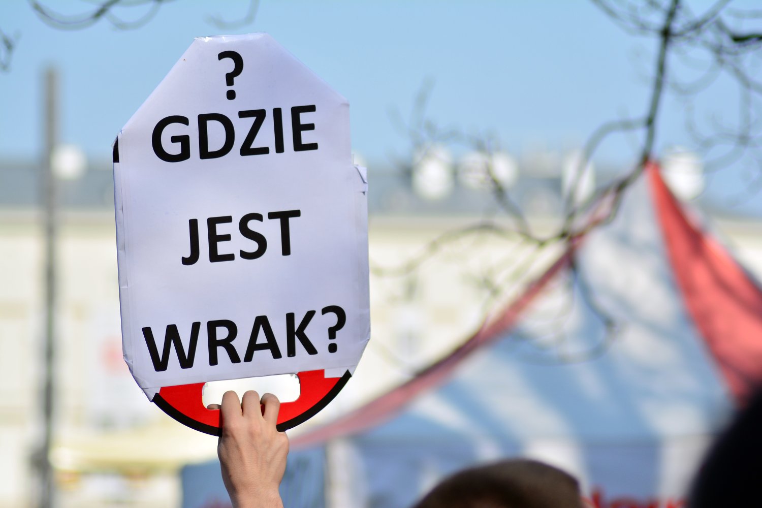 Niemcy wrócili do tematu Smoleńska. Kilka rzeczy piszą teraz prostym językiem