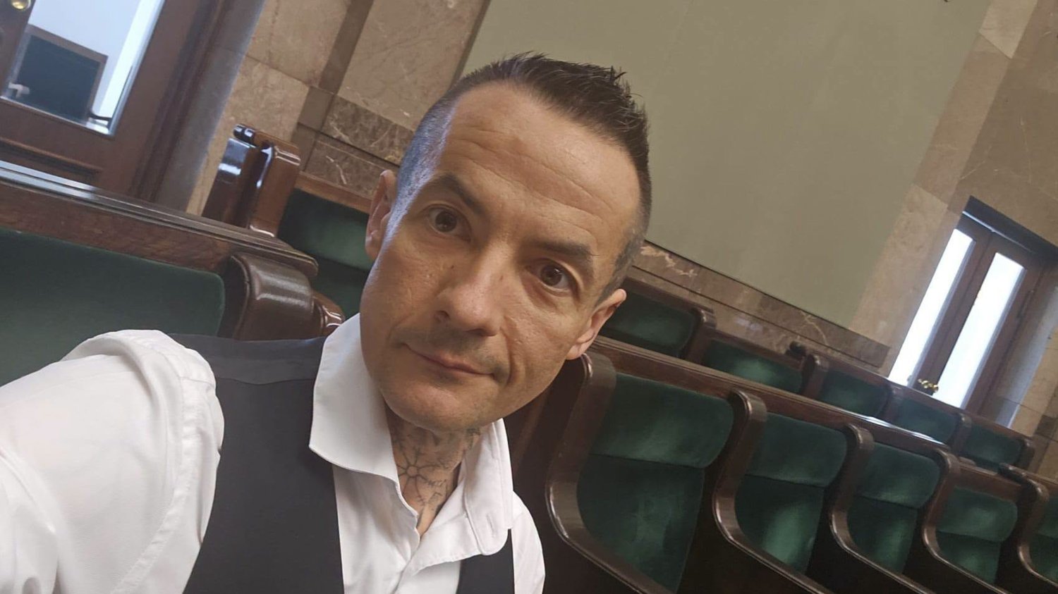 Marcin Józefaciuk nie wytrzymał po zarzutach o pracy w Sejmie. Żąda sprostowania